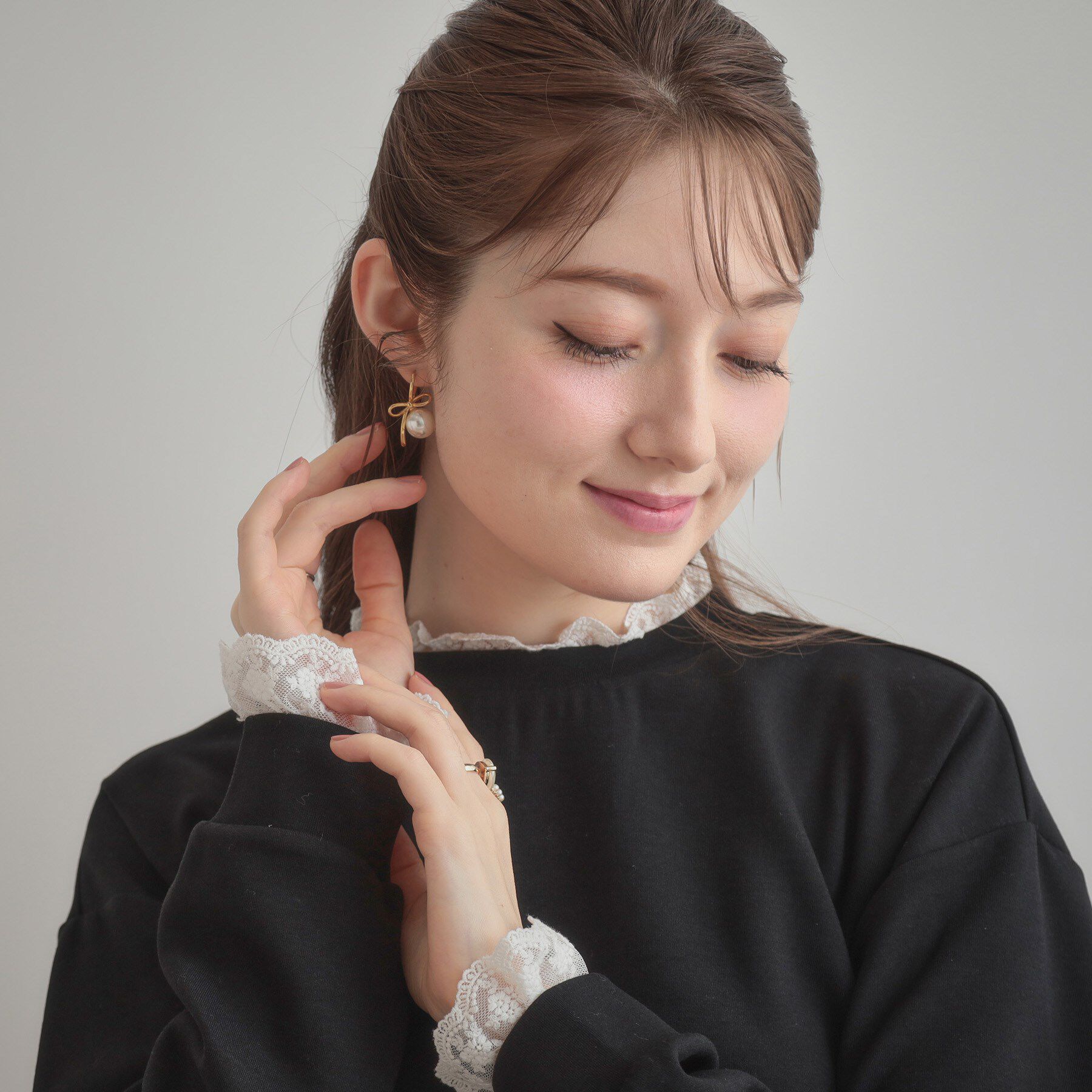 Couture broach「【大人可愛い・きれいめ】フリルデザインダンボールプルオーバー」|Tシャツ・カットソー|