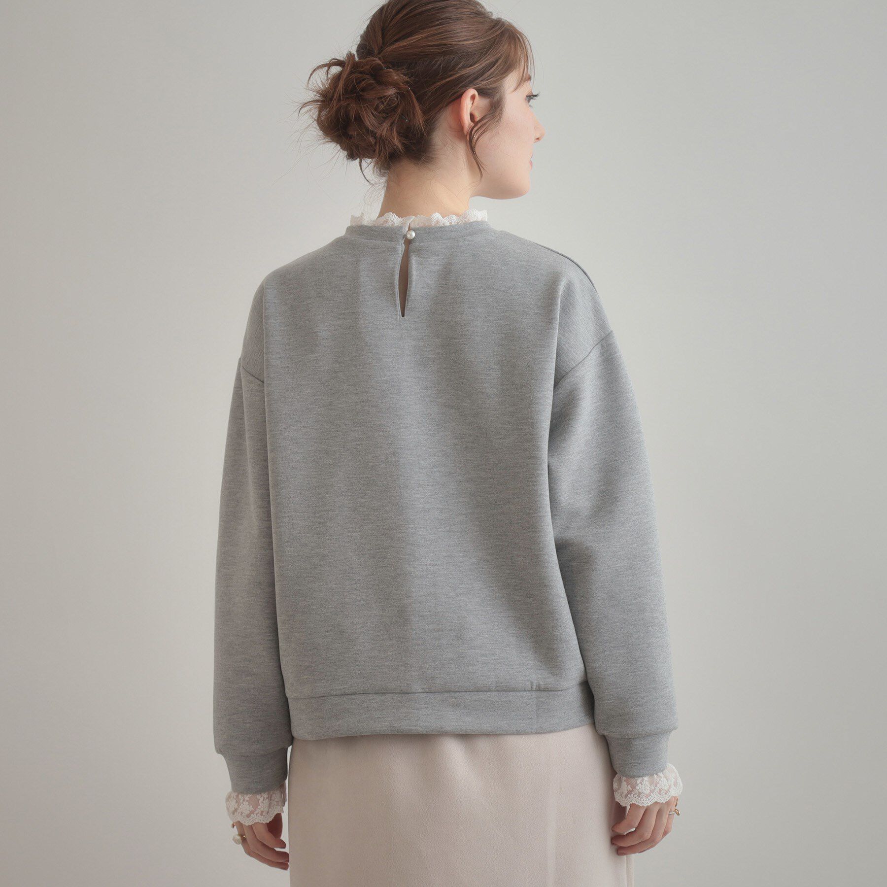 Couture broach「【大人可愛い・きれいめ】フリルデザインダンボールプルオーバー」|Tシャツ・カットソー|