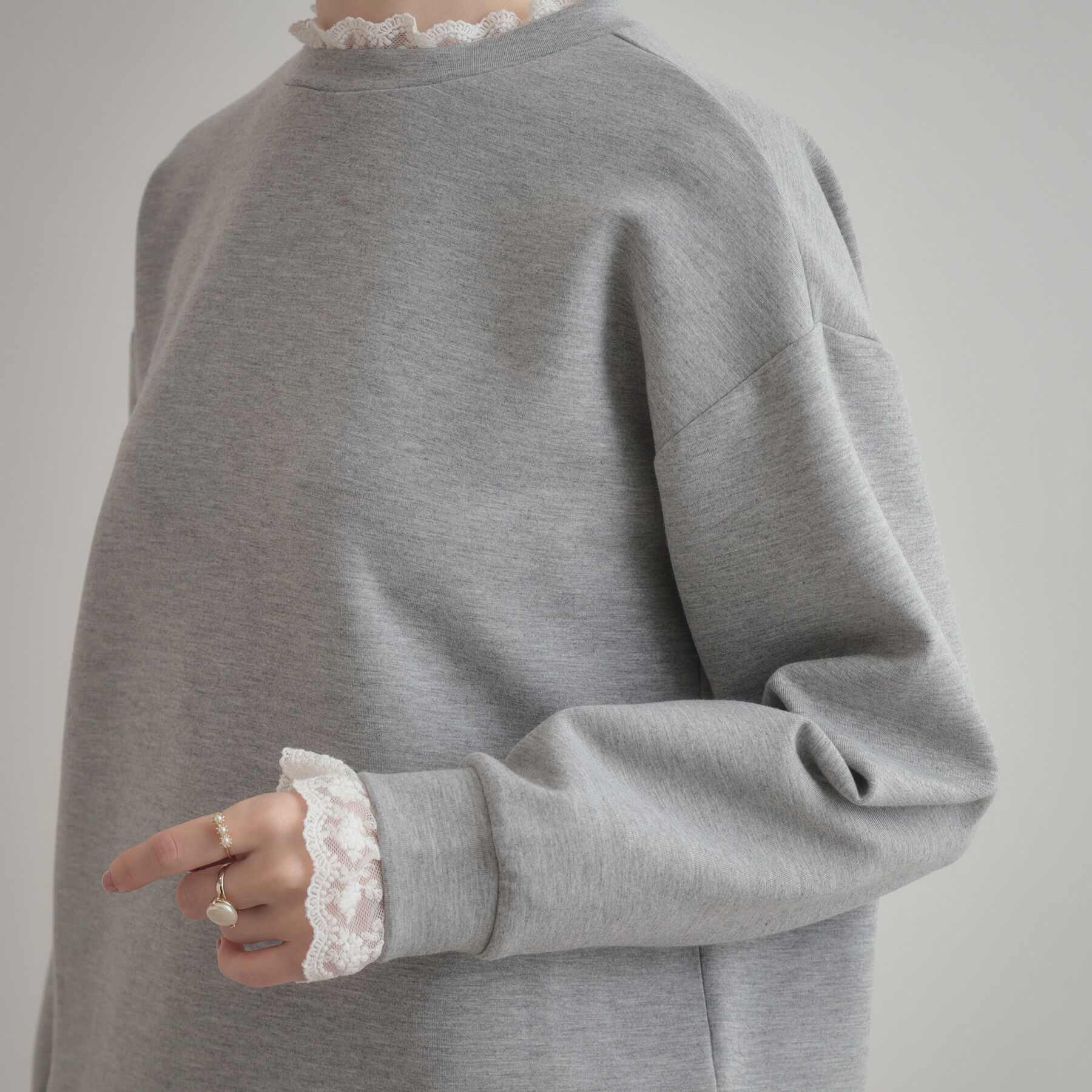 Couture broach「【大人可愛い・きれいめ】フリルデザインダンボールプルオーバー」|Tシャツ・カットソー|