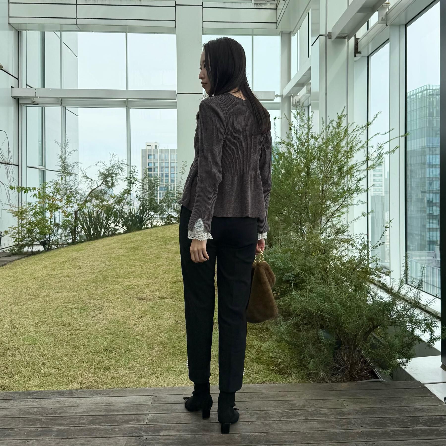 Couture broach「【通勤・美脚見え・あったか】裏起毛パール調スカラ裾デザインパンツ」|その他|