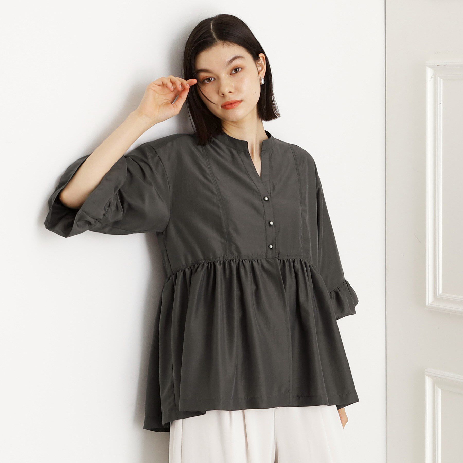 THE SHOP TK「フリルチュニックブラウス【洗濯機OK】」|シャツ・ブラウス|スミクロ(018)