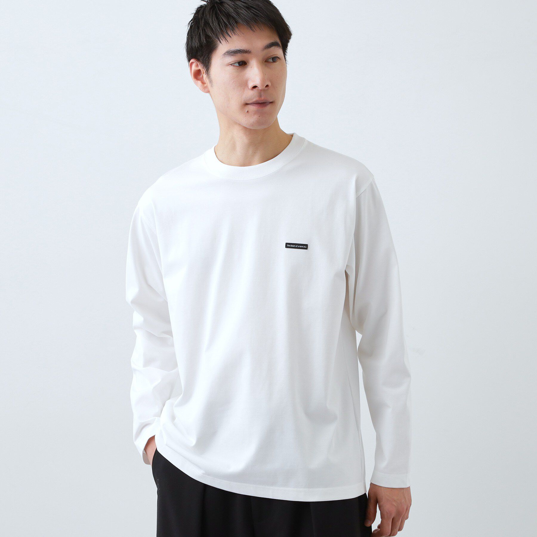 THE SHOP TK「【スタイルを選ばず着られる】ワンポイント 長袖Tシャツ 洗濯機OK/UVカット/毛玉になりにくい」|Tシャツ・カットソー|オフホワイト(003