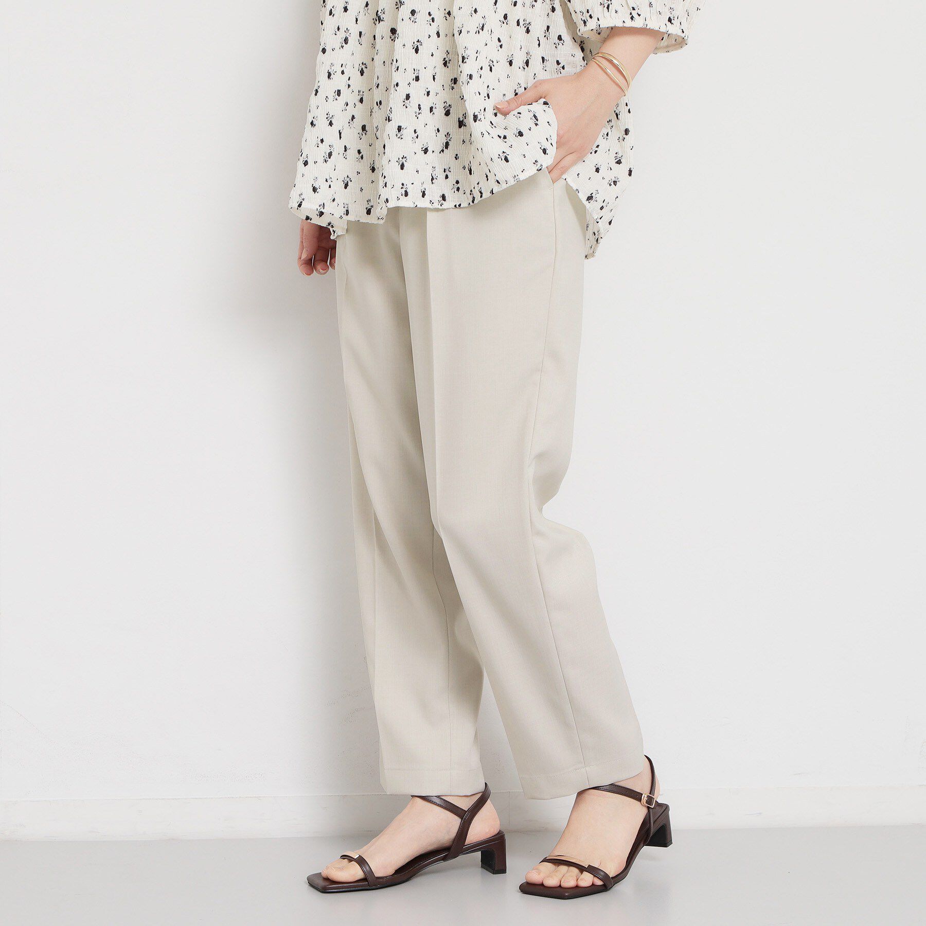 THE SHOP TK「【XS-XL/洗える】オン・オフ問わずきれいに決まる 麻調テーパードパンツ」|その他|ライトベージュ(05