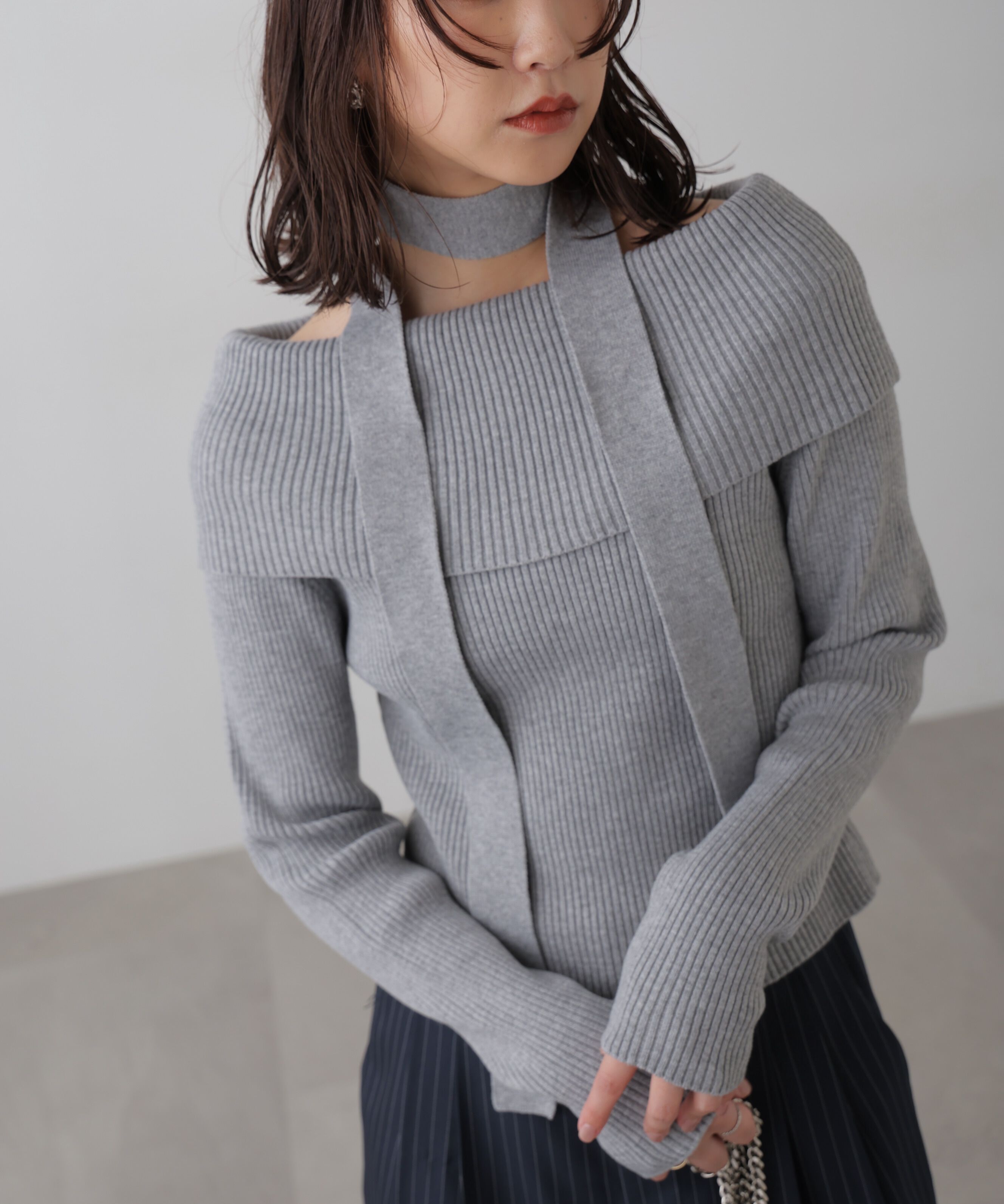  「チョーカー付きオフショルニット」|ニット・セーター|グレー