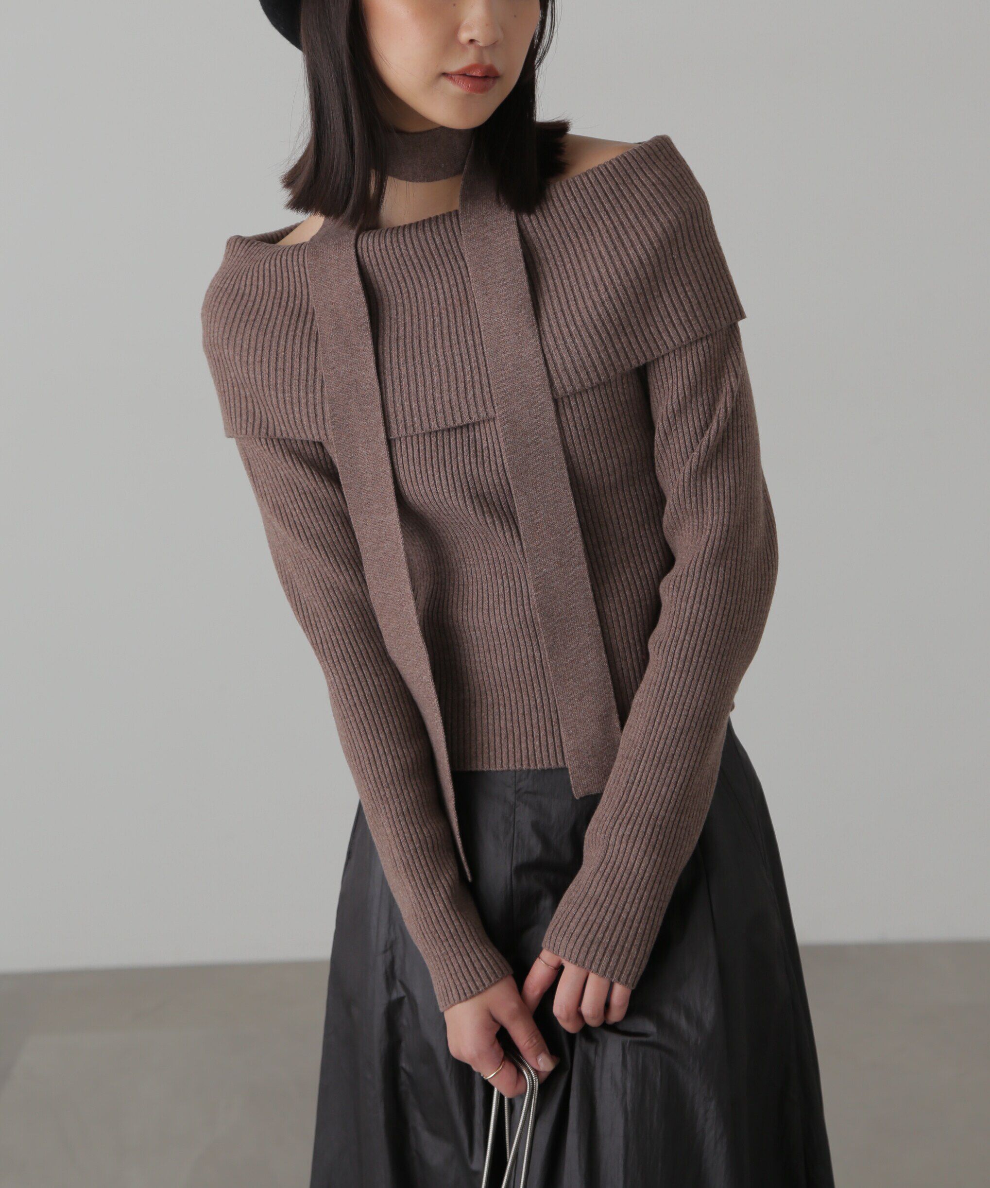  「チョーカー付きオフショルニット」|ニット・セーター|モカ