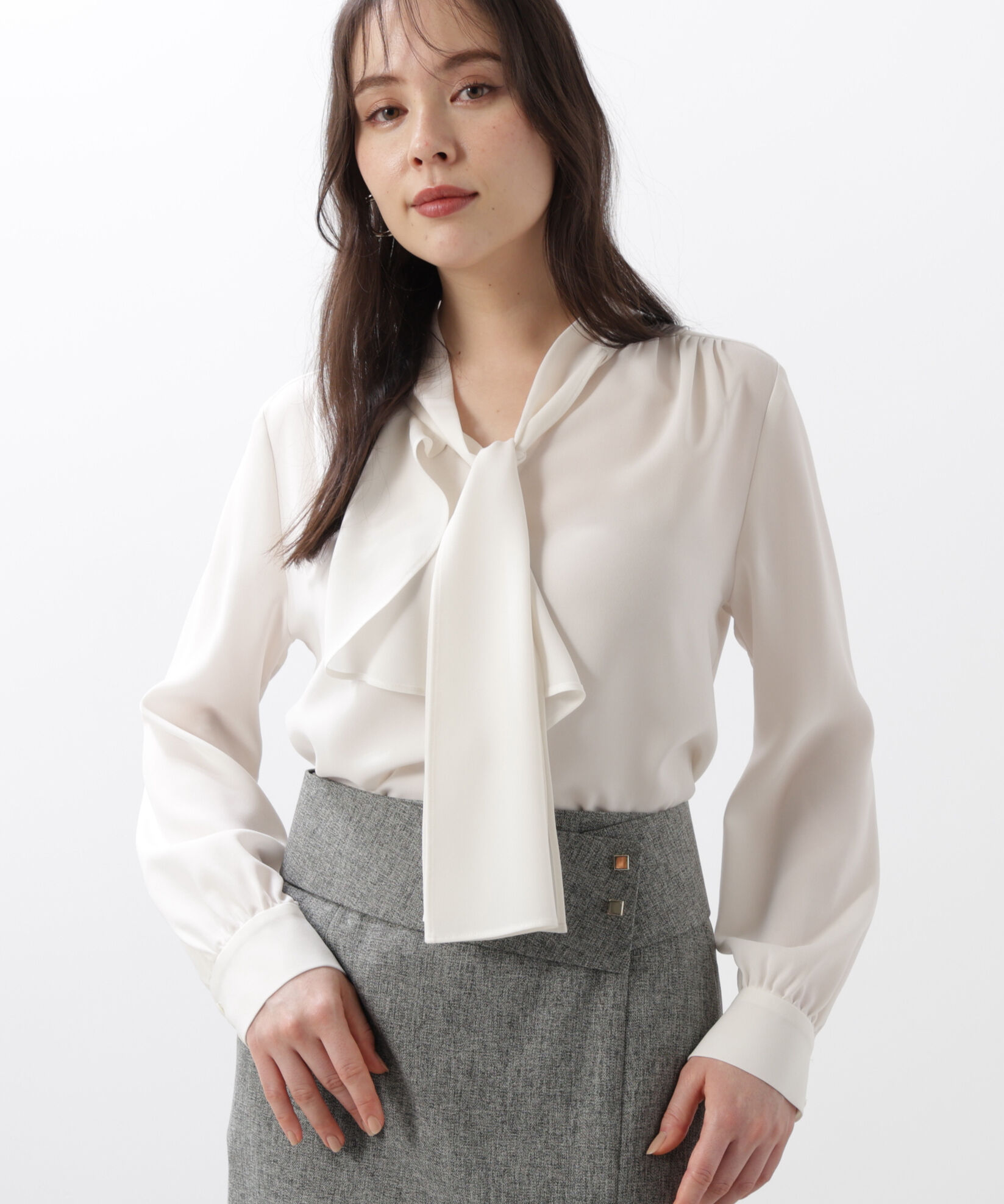  「［WEB/店舗限定カラー］ラッフルアクセントボウタイブラウス」|シャツ・ブラウス|