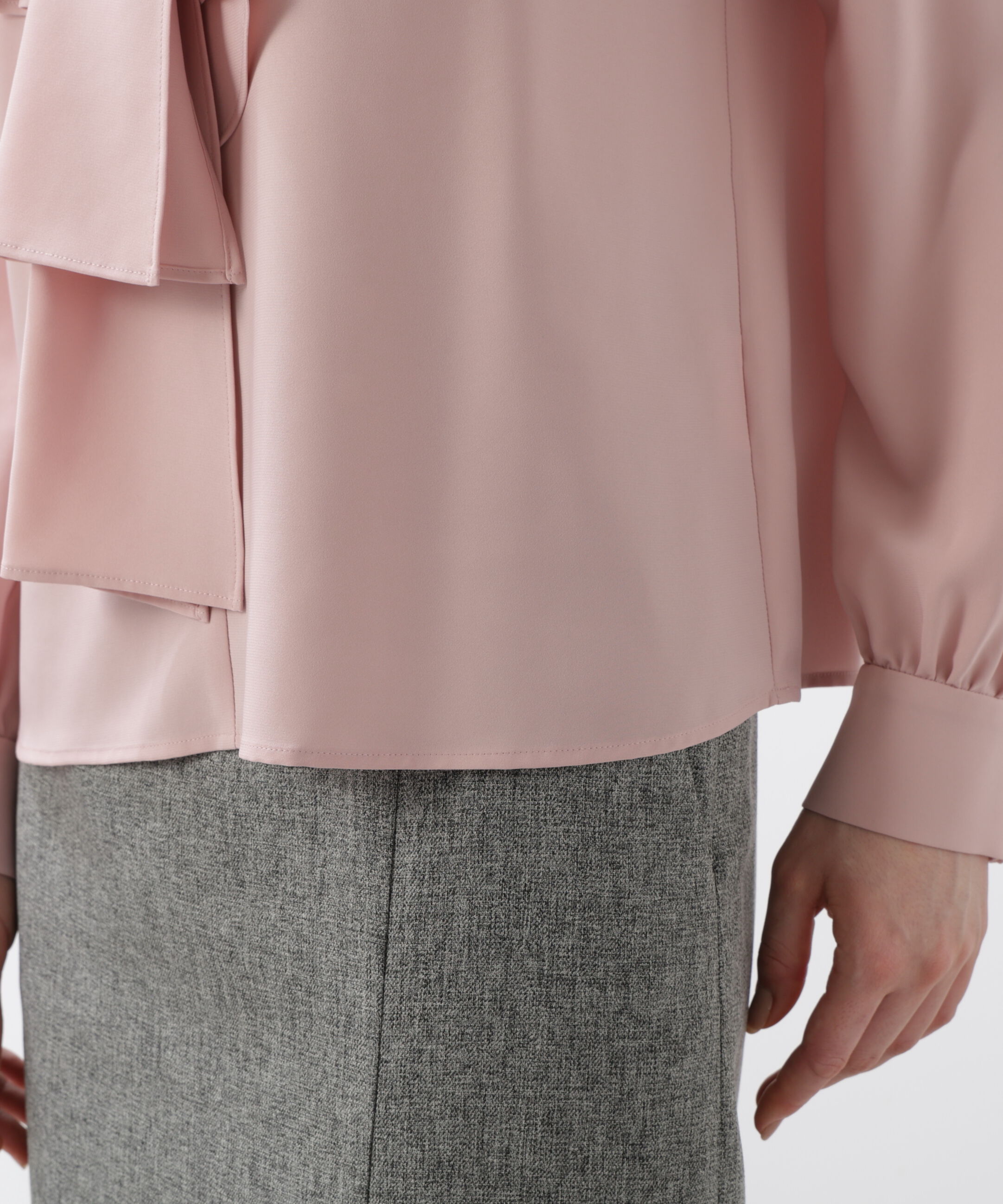  「［WEB/店舗限定カラー］ラッフルアクセントボウタイブラウス」|シャツ・ブラウス|