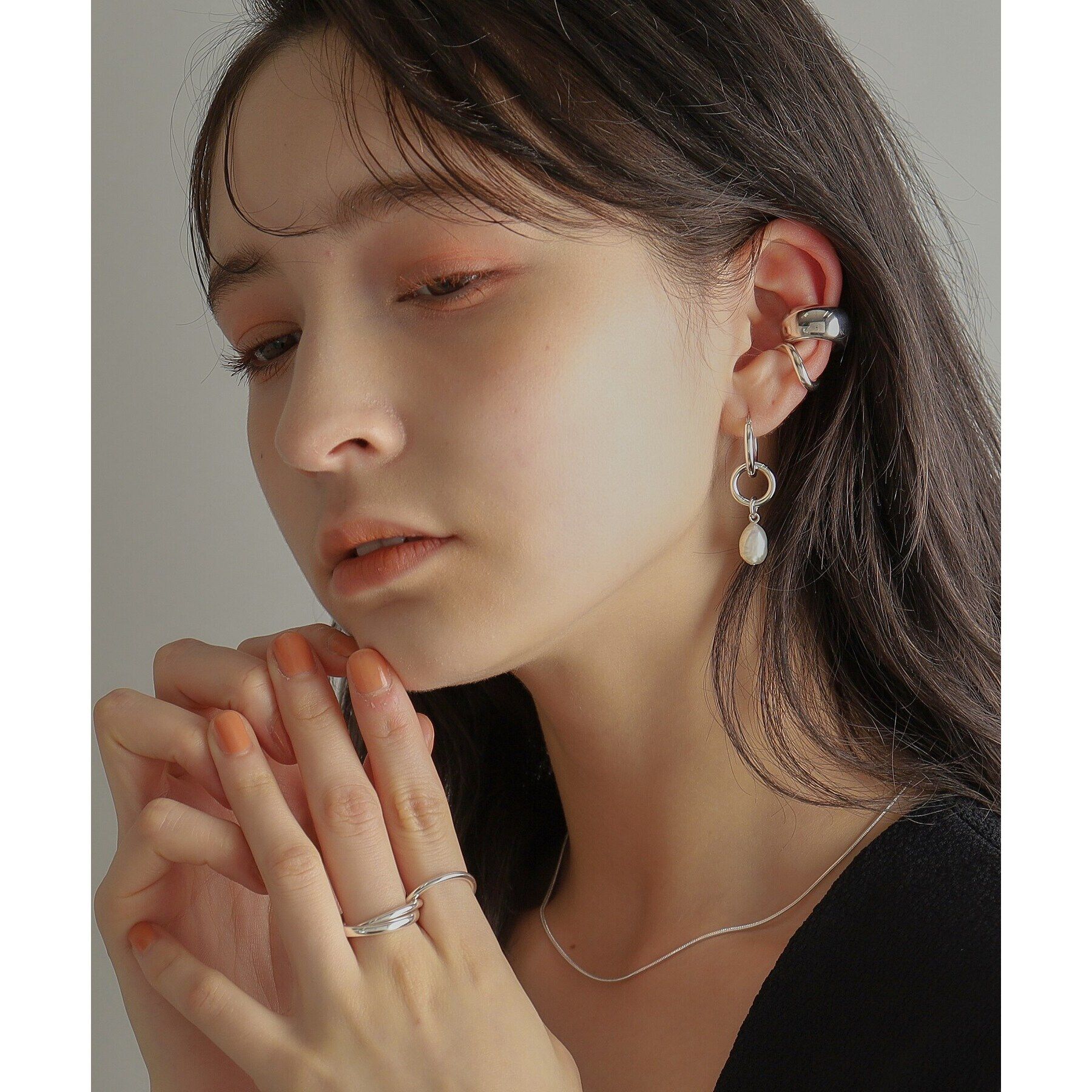 COCOSHNIK ONKITSCH「シルバー ホロウイヤーカフ ワイドフープ」|イヤリング|