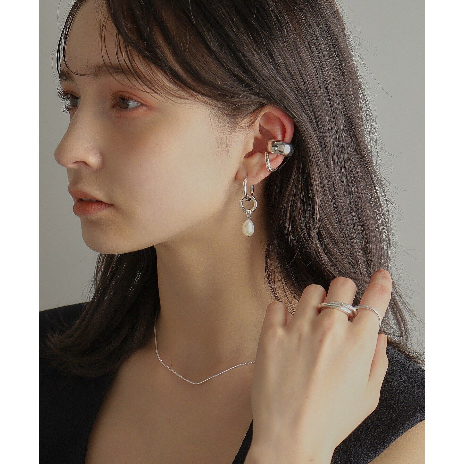 COCOSHNIK ONKITSCH「シルバー ホロウイヤーカフ ワイドフープ」|イヤリング|