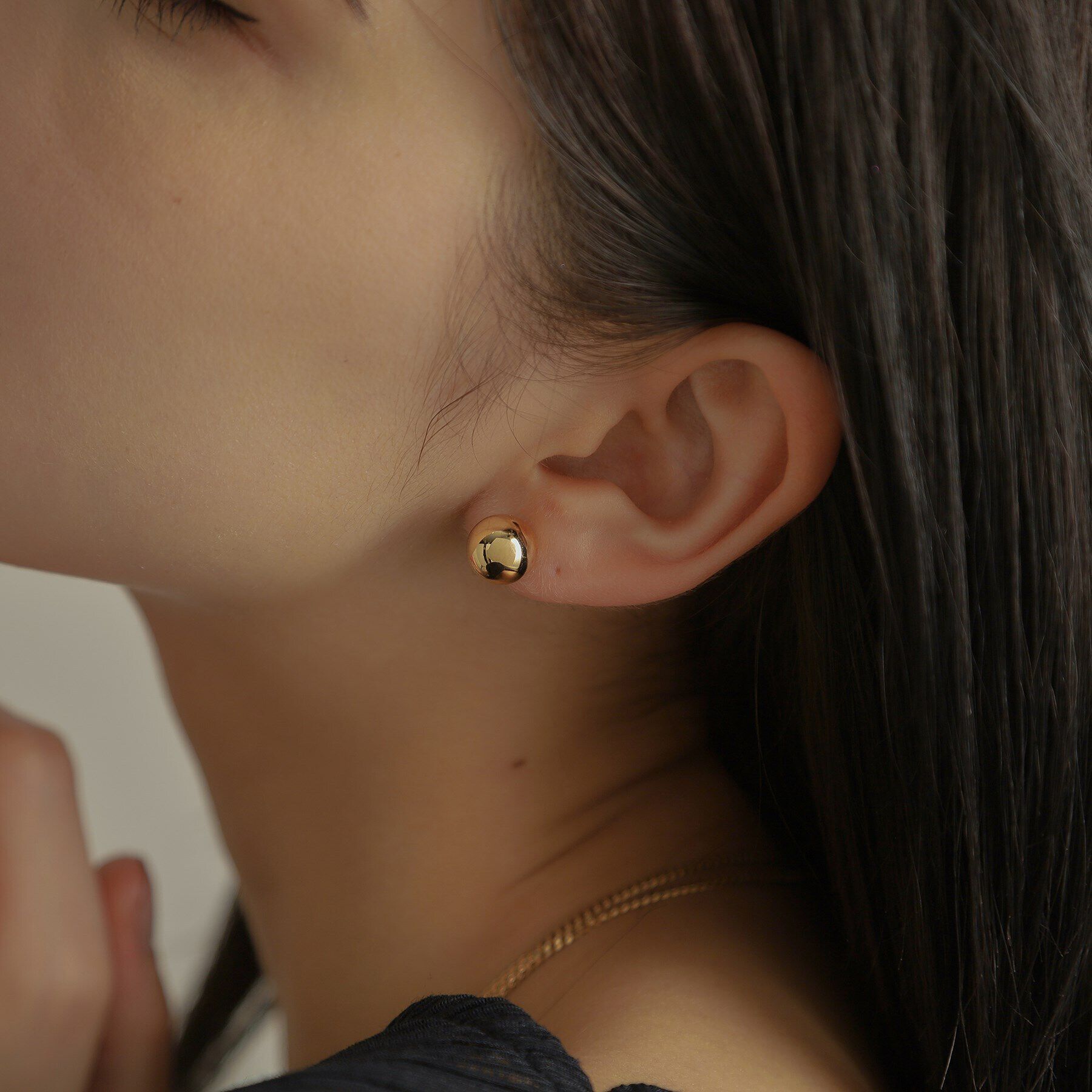 COCOSHNIK「K10中空ボール スタッドピアスL」|ピアス|