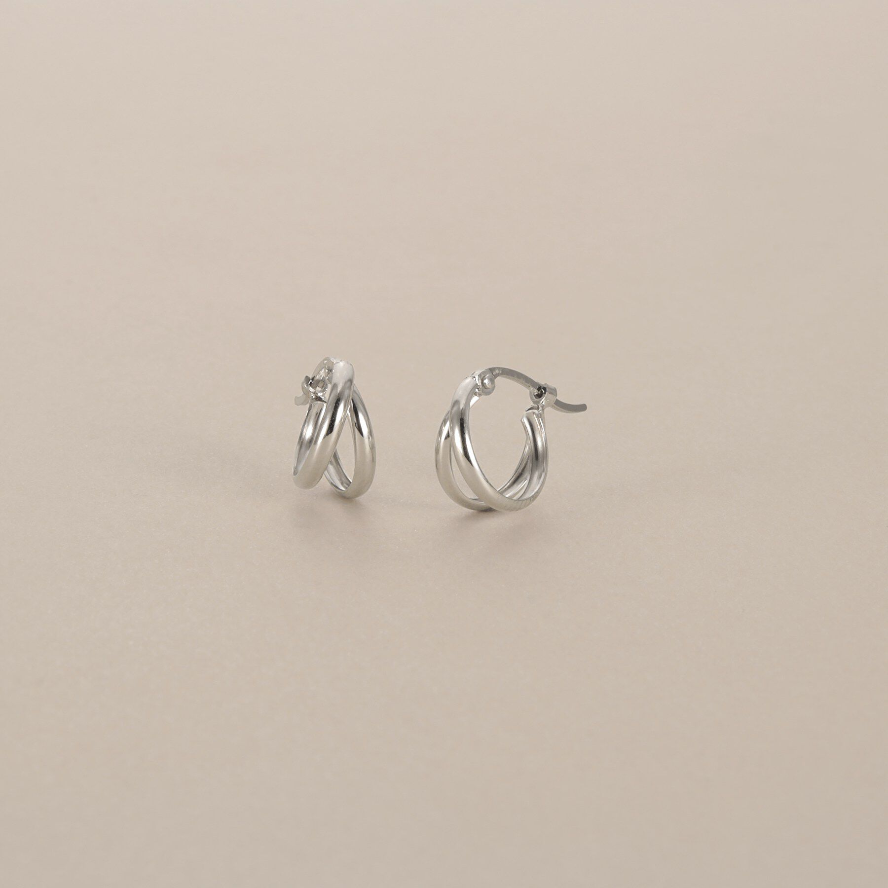 COCOSHNIK「プラチナ 甲丸スプリット フープピアス」|ピアス|