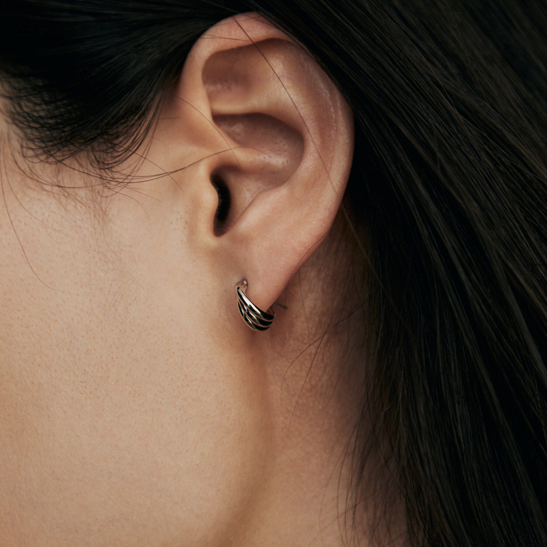 COCOSHNIK「プラチナ 甲丸トリプル フープピアス」|ピアス|