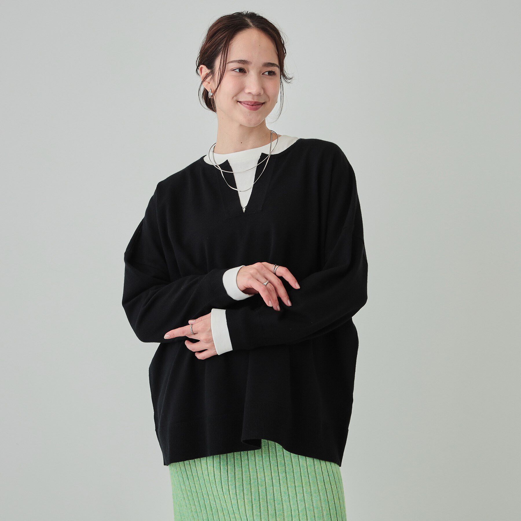 SHOO･LA･RUE「【洗える】レイヤードコーデも楽しめる もちもちVネックニット」|ニット・セーター|