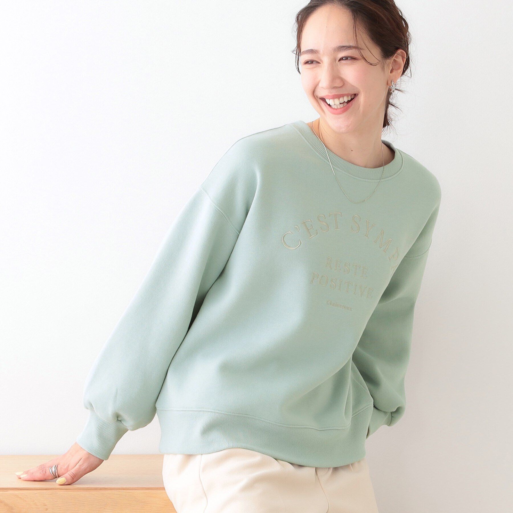 SHOO･LA･RUE「【S-LL】ロゴ刺繍で大人っぽく 裏起毛トップス」|Tシャツ・カットソー|ｻｯｸｽﾌﾞﾙｰ(090)