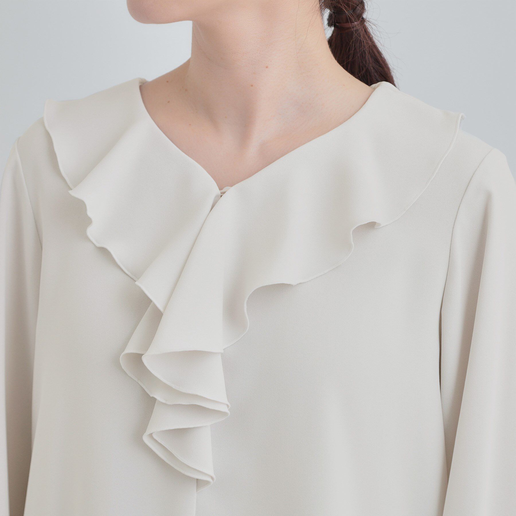 SHOO･LA･RUE「【洗濯機可/S-LL】お顔周りを華やかに。フリル襟ブラウス」|シャツ・ブラウス|