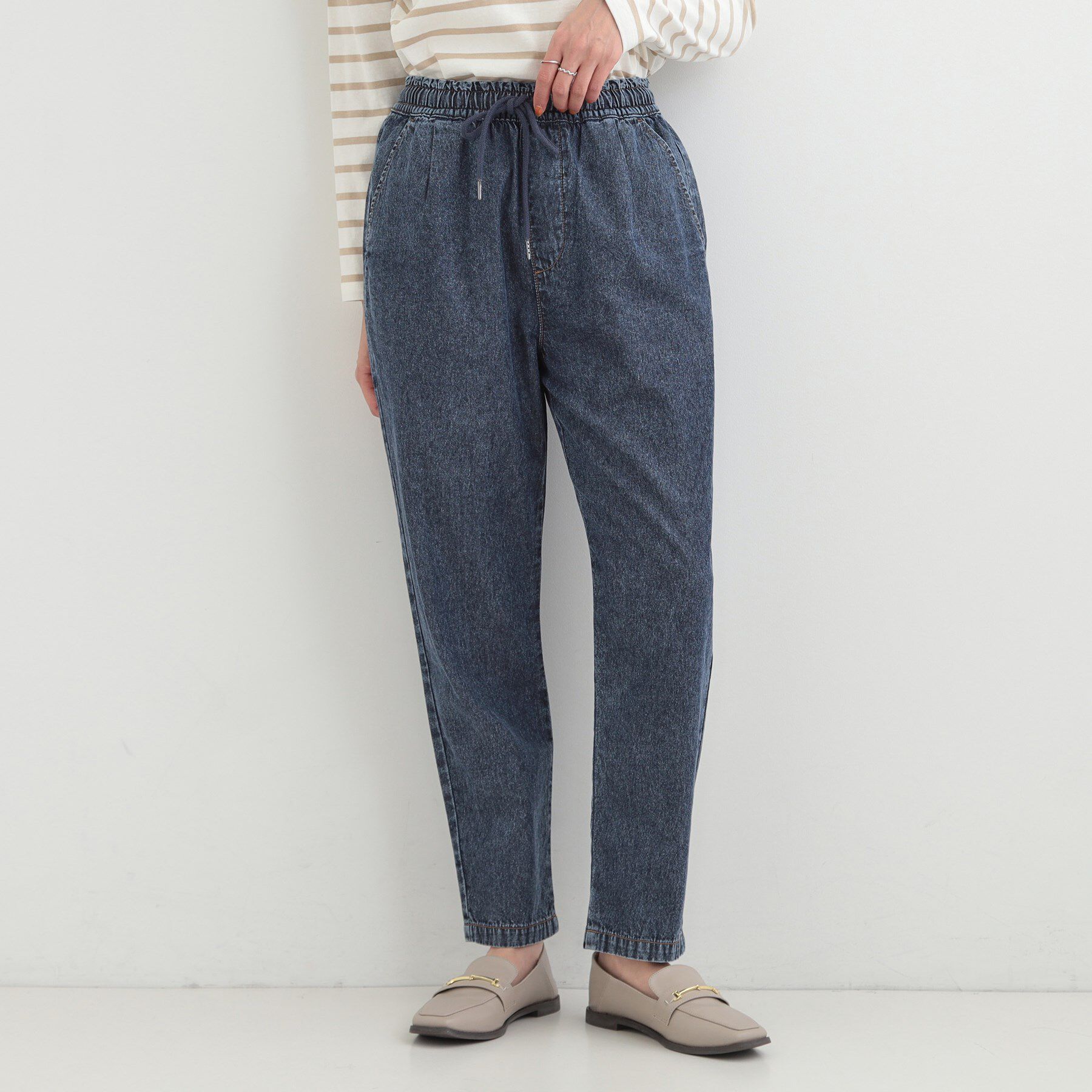 SHOO･LA･RUE「【ライトオンスデニム/S-LL】柔らからくらく イージーデニムテーパードパンツ」|デニム|