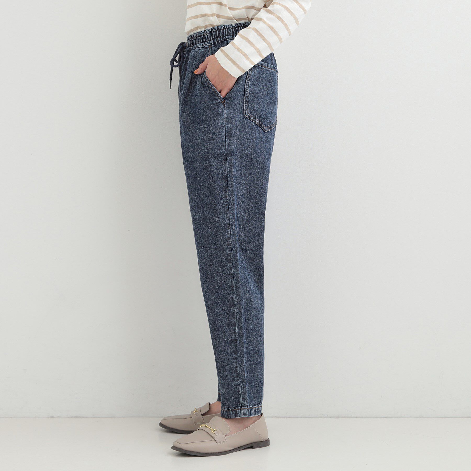 SHOO･LA･RUE「【ライトオンスデニム/S-LL】柔らからくらく イージーデニムテーパードパンツ」|デニム|