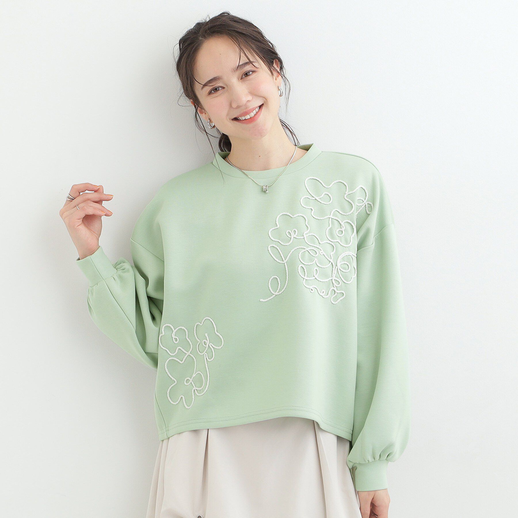 SHOO･LA･RUE「【S-LL】美しいシルエット お花ロープ刺繍ダンボールトップス」|Tシャツ・カットソー|