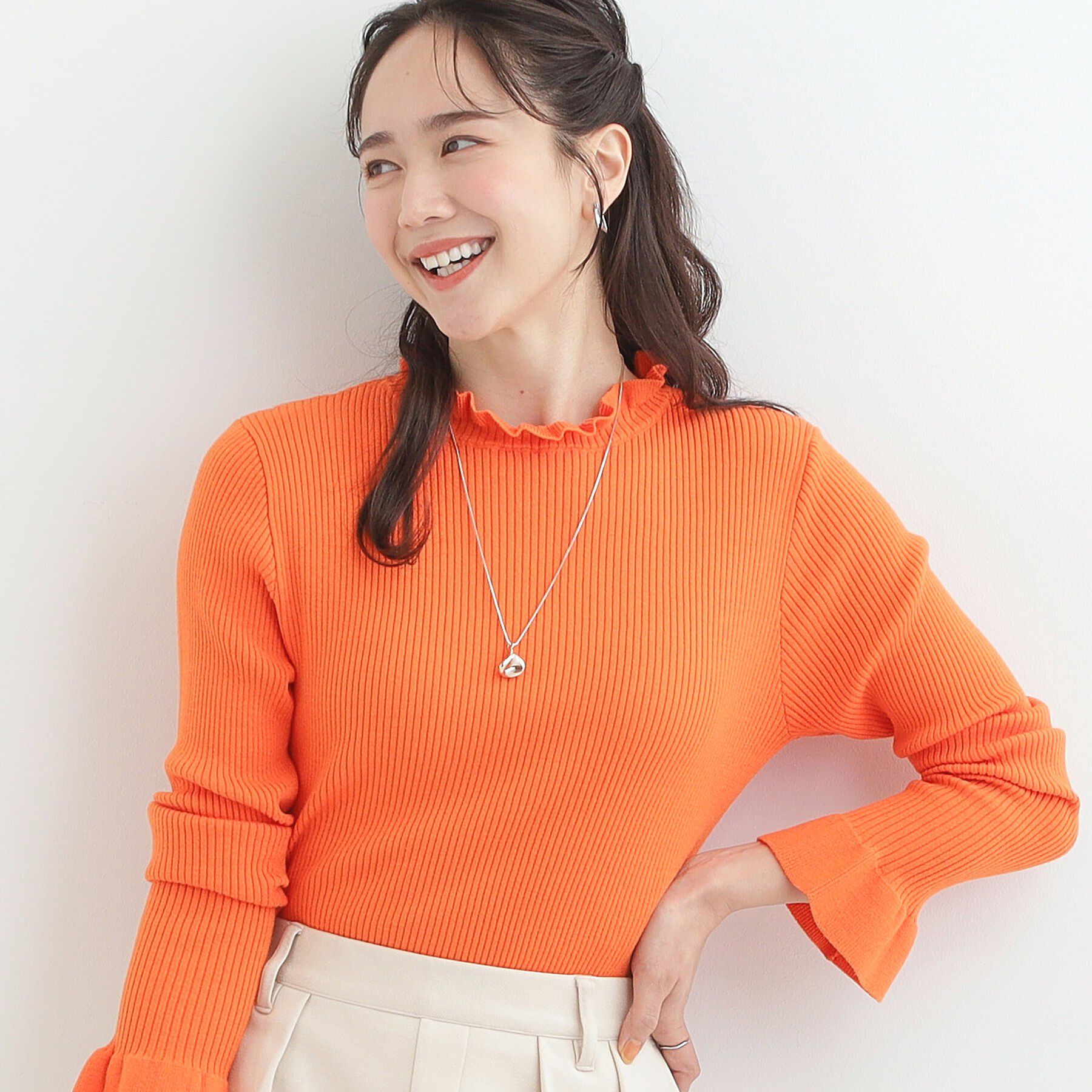 SHOO･LA･RUE「【洗濯機可/S-LL】ぴったりすぎない　すっきり見え やわらかリブニット」|ニット・セーター|オレンジ(067)