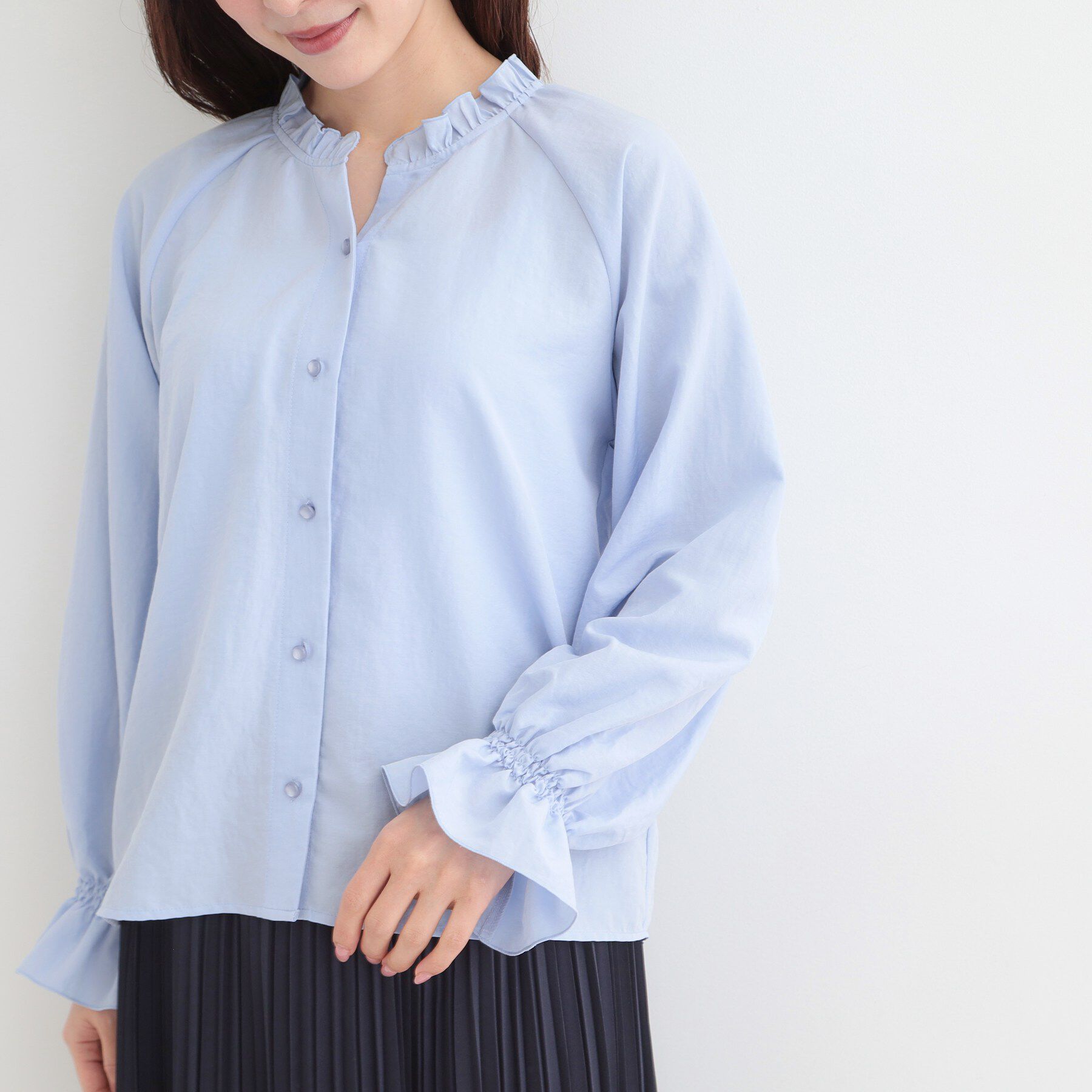 SHOO･LA･RUE「【洗濯後しわになりにくい/S-LL/UV】大人上品な フリル襟ブラウス」|シャツ・ブラウス|