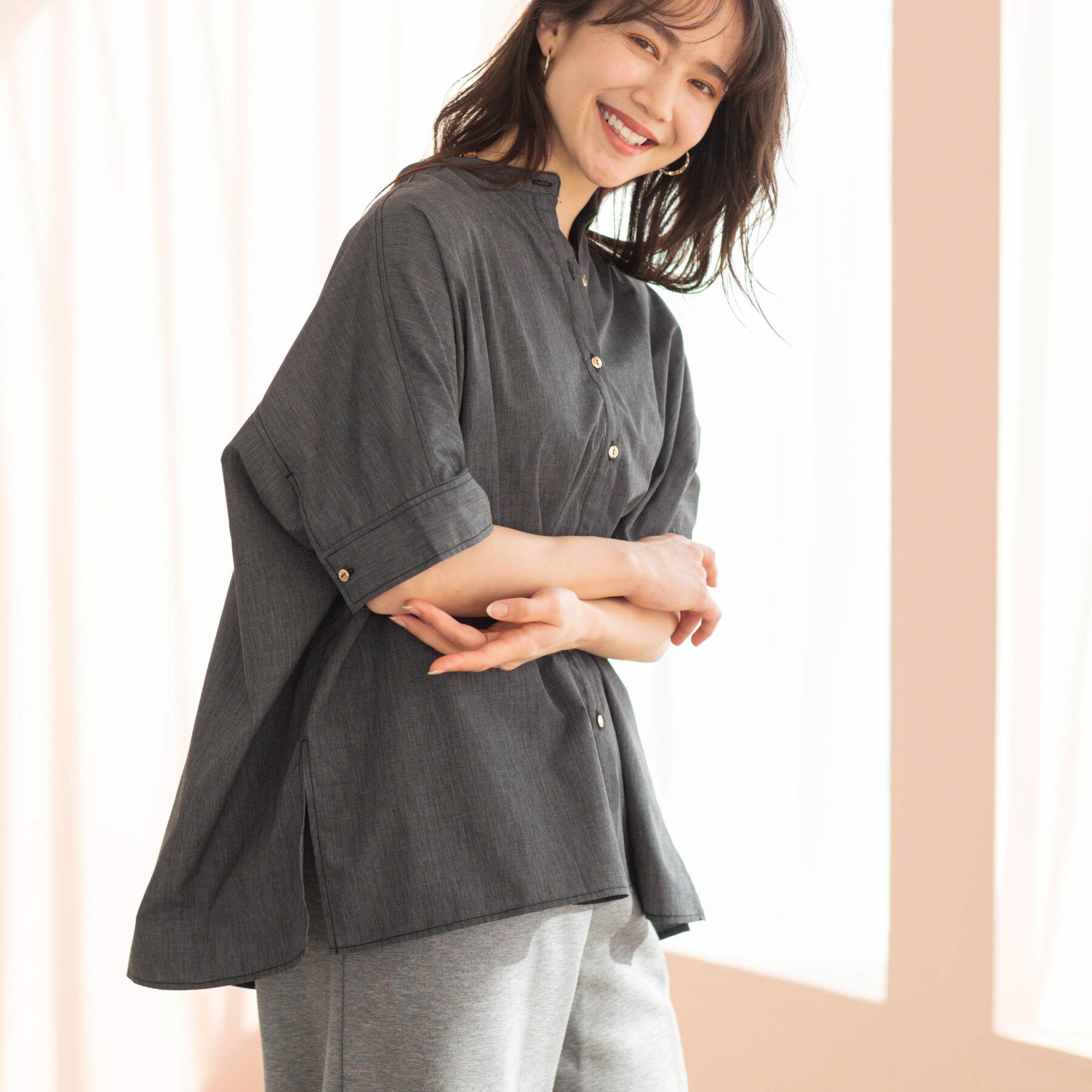 SHOO･LA･RUE「【体型カバー/洗濯機可】インせず着られる　デニムライクシャツ」|シャツ・ブラウス|ブラック(019)