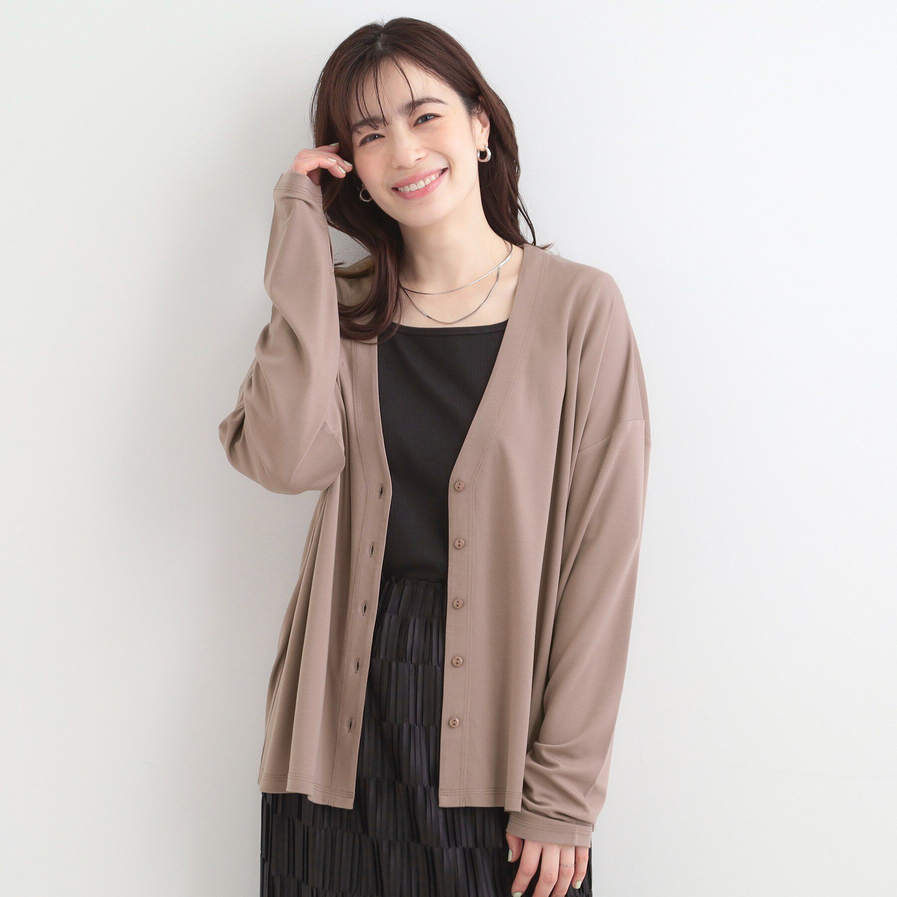 SHOO･LA･RUE「【S-LL/UV】手の甲まで隠れる 指穴付き とろみVネックカーディガン」|カーディガン|