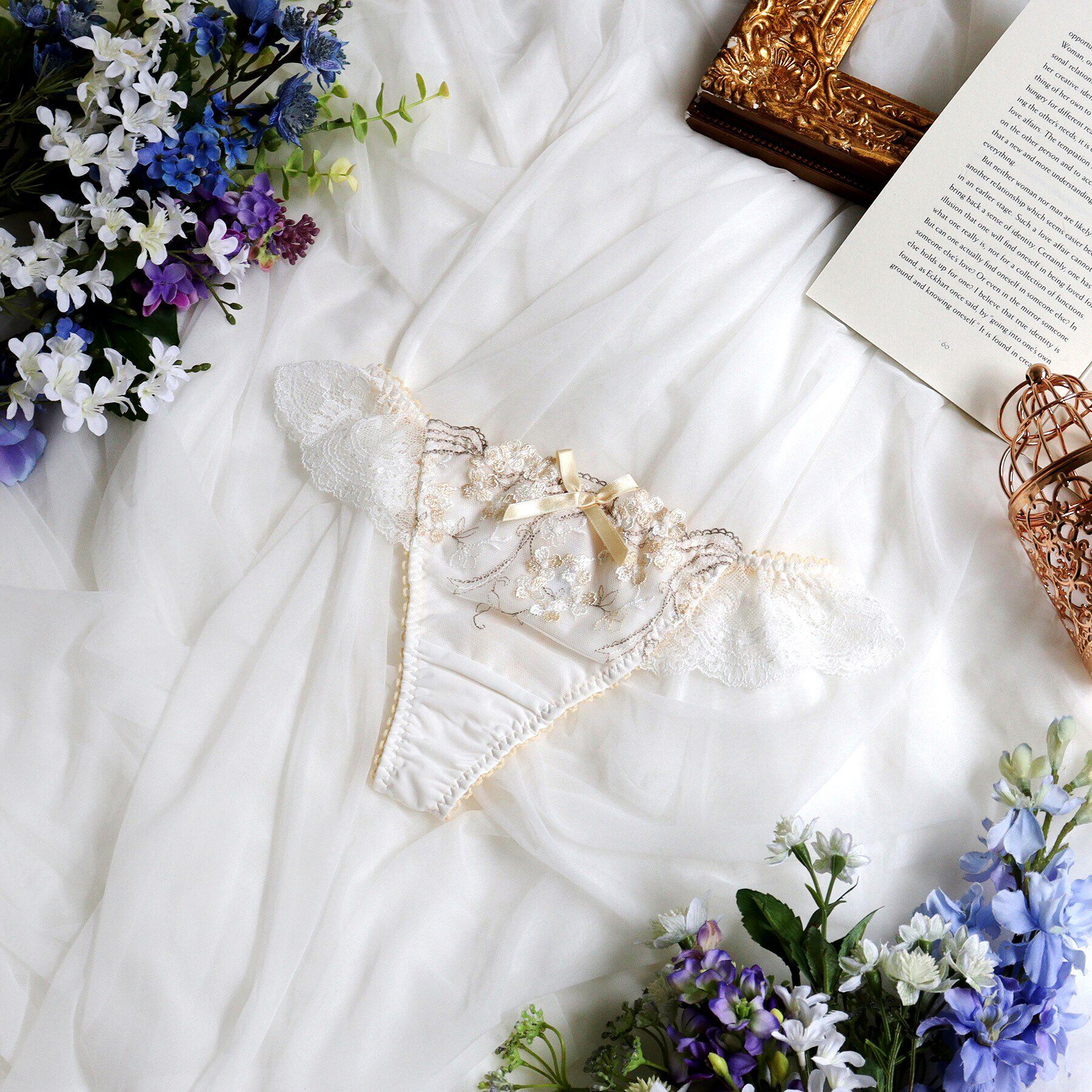 Risa Magli「クラーラ Tバックショーツ」|インナー|クリーム(054)