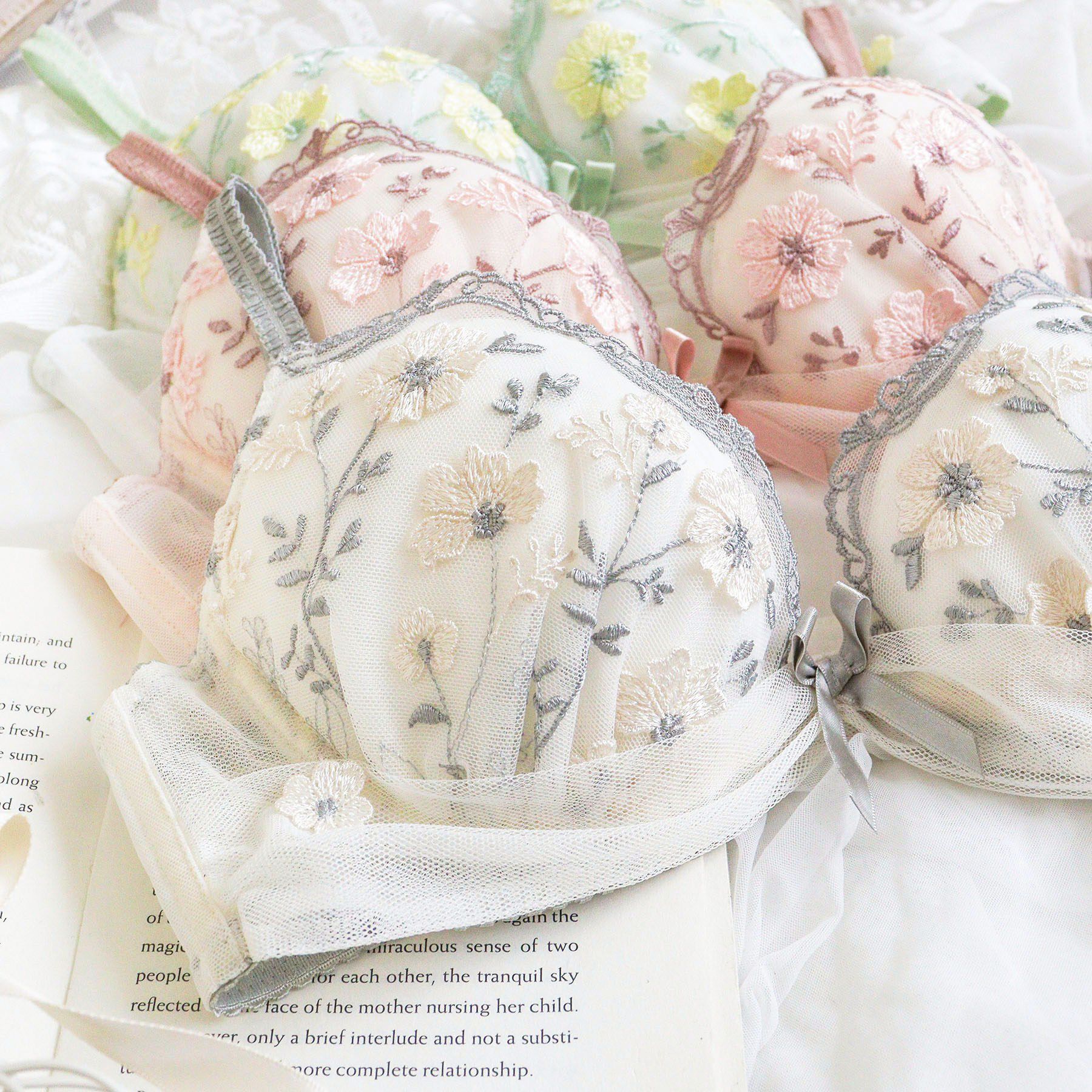 Risa Magli「ラーレ ブラジャー (B-C) ＜リサマリミラクル谷間ブラ＞」|インナー|