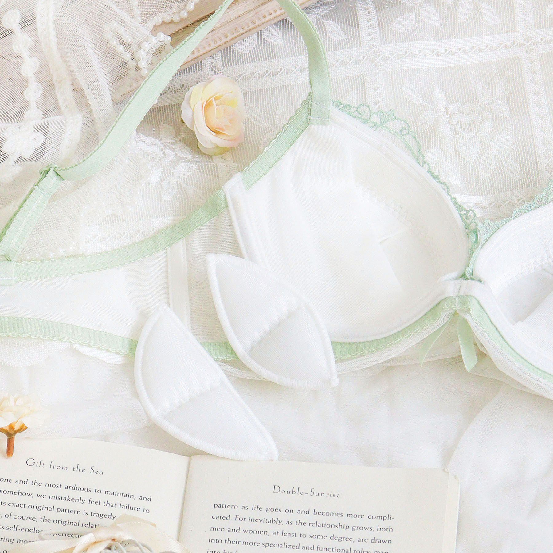 Risa Magli「ラーレ ブラジャー (D-F) ＜リサマリミラクル谷間ブラ＞」|インナー|