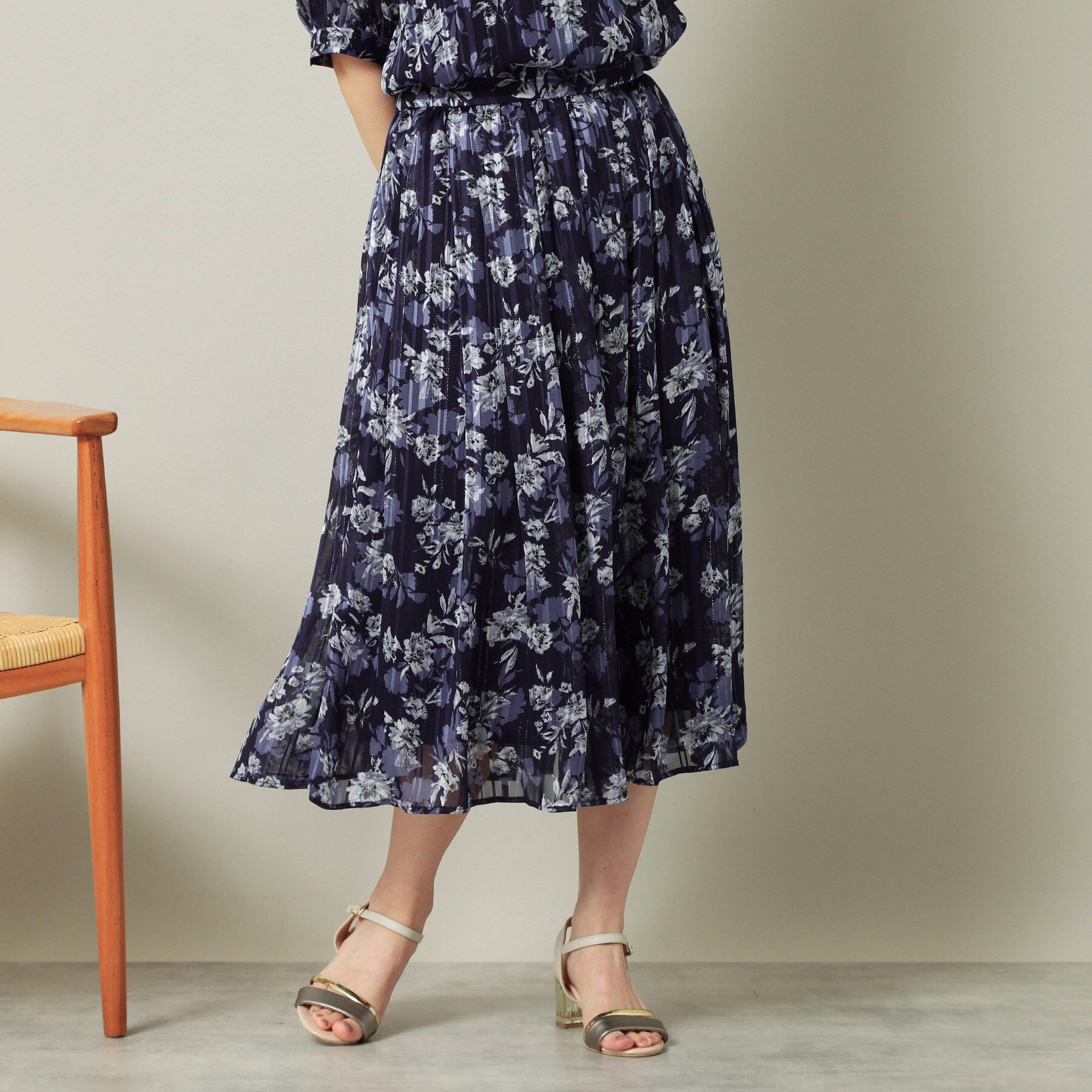 ITS&rsquo;DEMO「【ウエストゴム／手洗い可】ラメストライプ花柄スカート」|スカート|ネイビー(194)