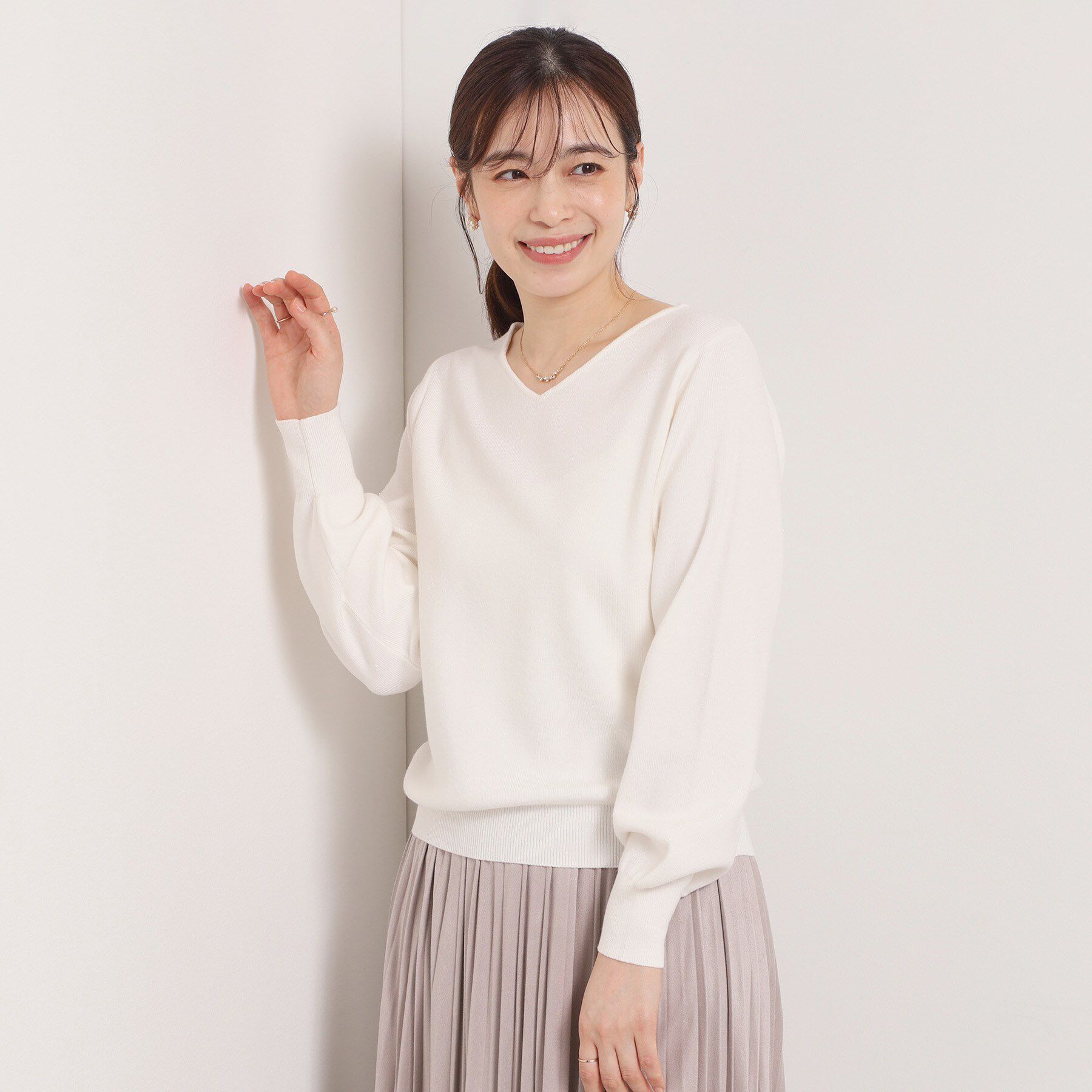 ITS&rsquo;DEMO「【手洗い可】アンジェリーナ総針vネックニット」|ニット・セーター|オフホワイト(003