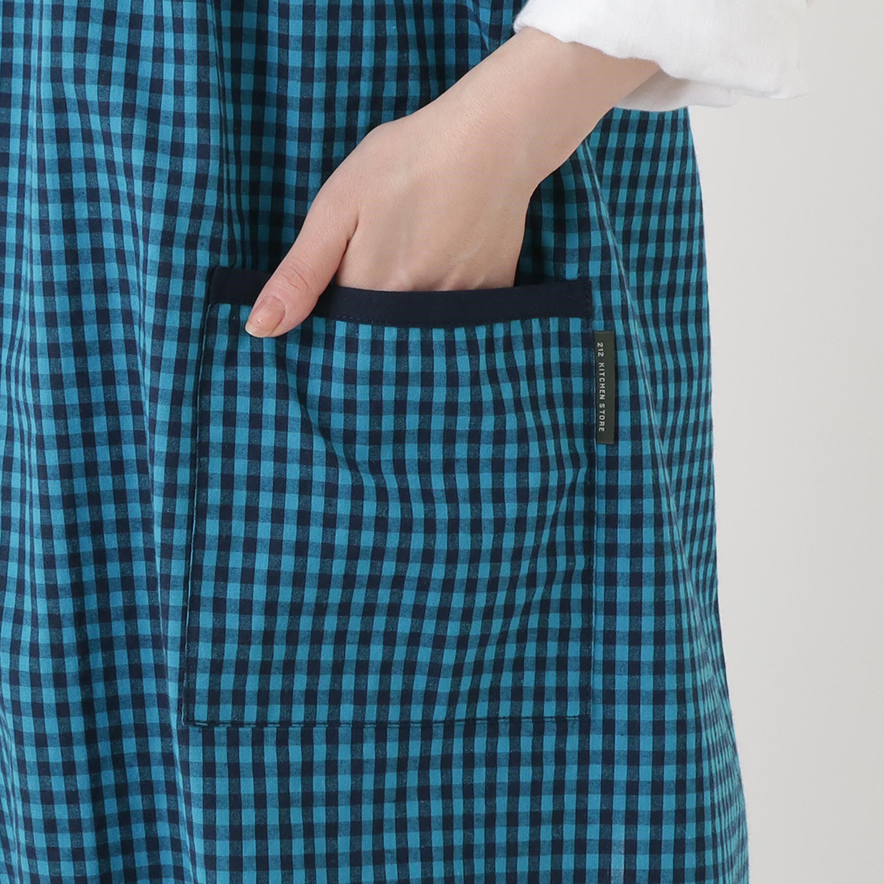 212 KITCHEN STORE「ギンガムサッカーギャザーエプロン BL」|食器・キッチングッズ|