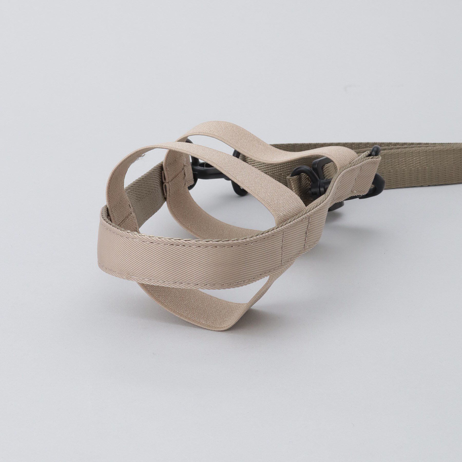 212 KITCHEN STORE「伸縮ボトルホルダー maneuver BE」|食器・キッチングッズ|