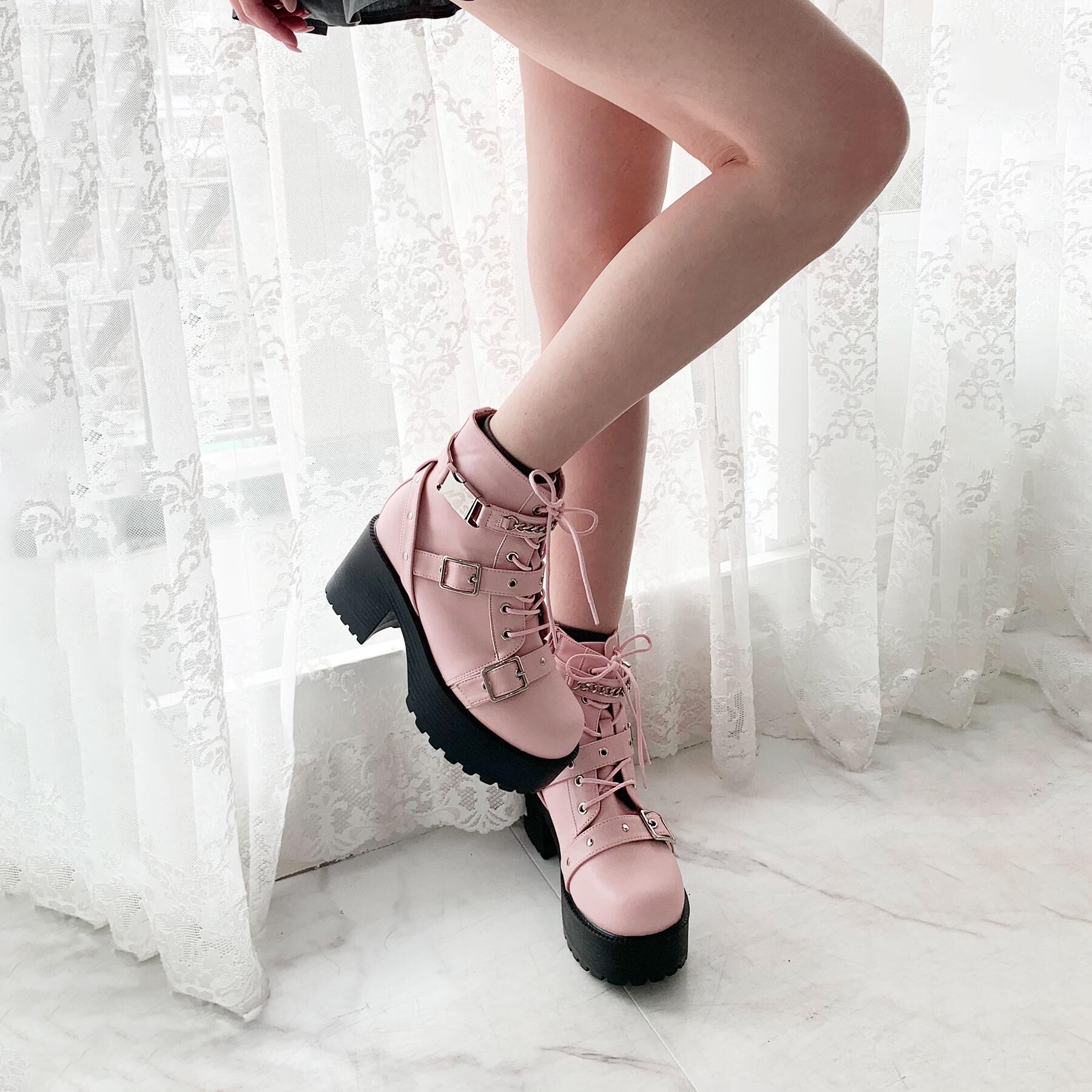 csT&P「厚底ベルト付きブーツ」|ショートブーツ|