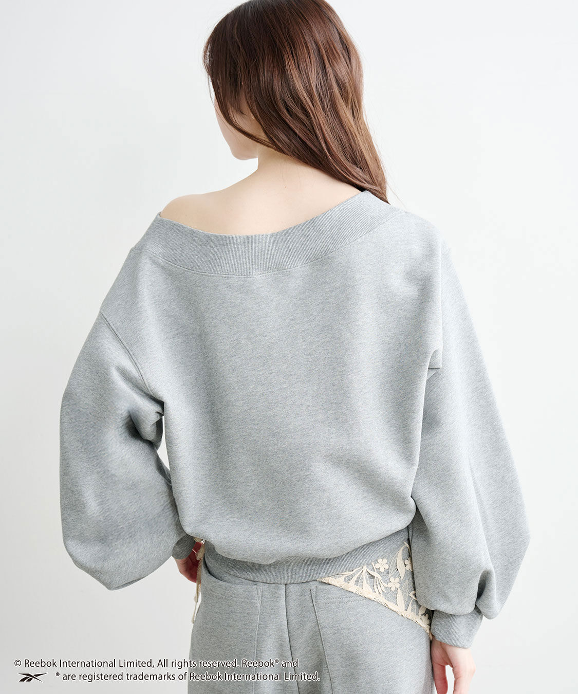 COCO DEAL「《COCO DEAL/Reebok》ボリュームスリーブオフショルスウェット」|スウェット・ジャージ|