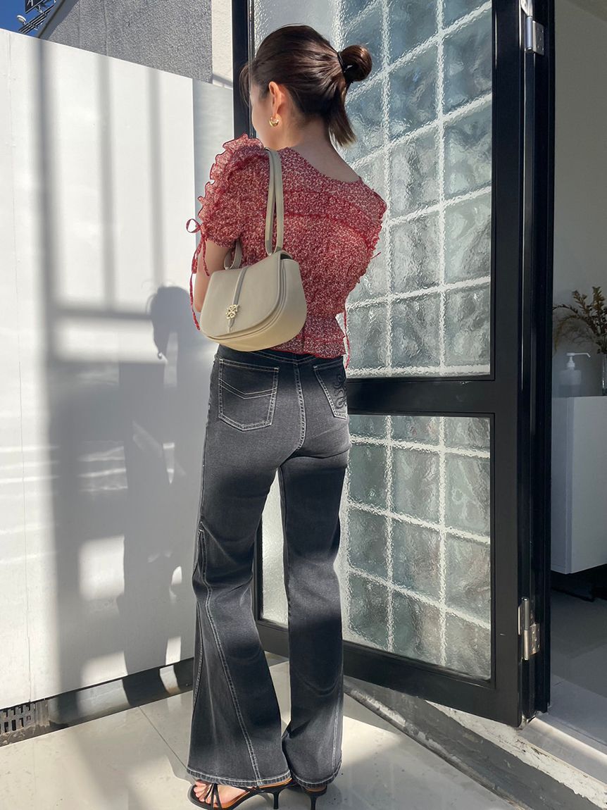 SNIDEL「Sustainableストレッチフレアデニムパンツ」|デニム|