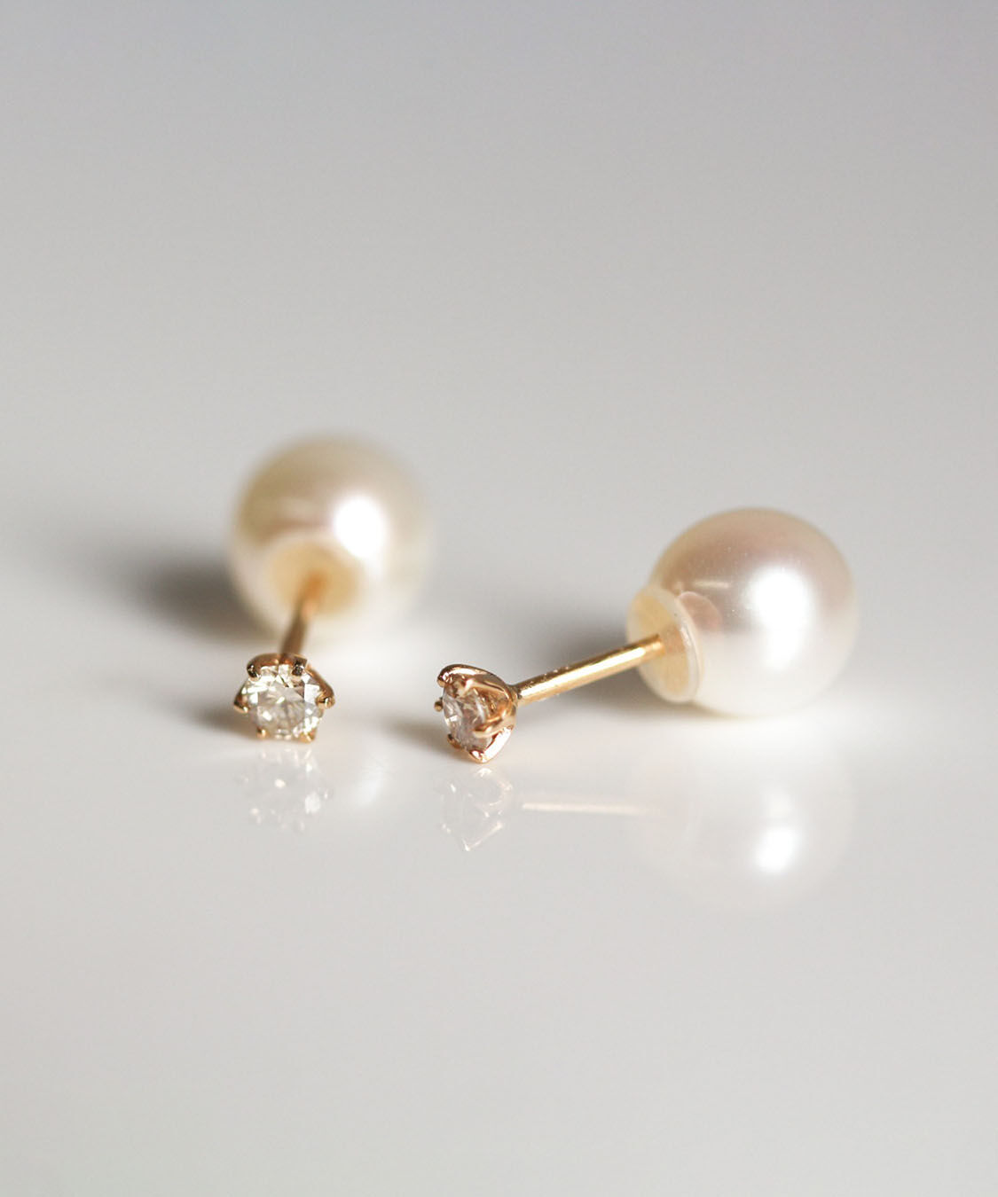  「シャンパンダイヤモンド 0.1ct ピアス | K18 〈パールキャッチ〉」|ピアス|
