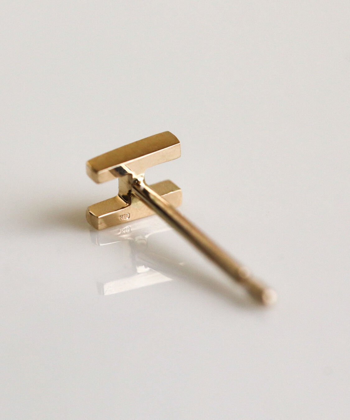  「ゴールド イニシャル ピアス | K10YG 【片耳用】」|ピアス|