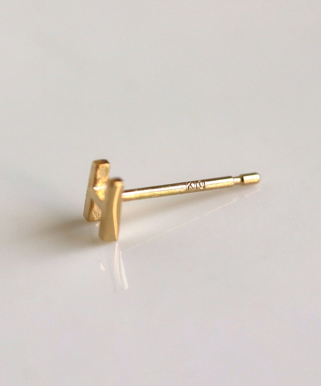  「ゴールド イニシャル ピアス | K10YG 【片耳用】」|ピアス|