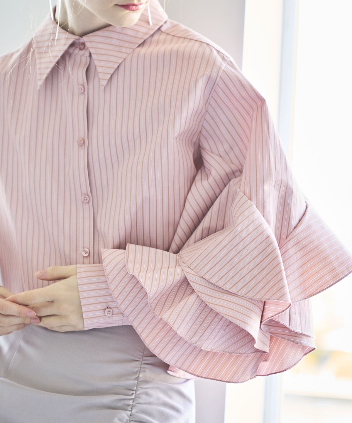 アンドクチュール「ストライプアシメフリルクロップドシャツ」|シャツ・ブラウス|