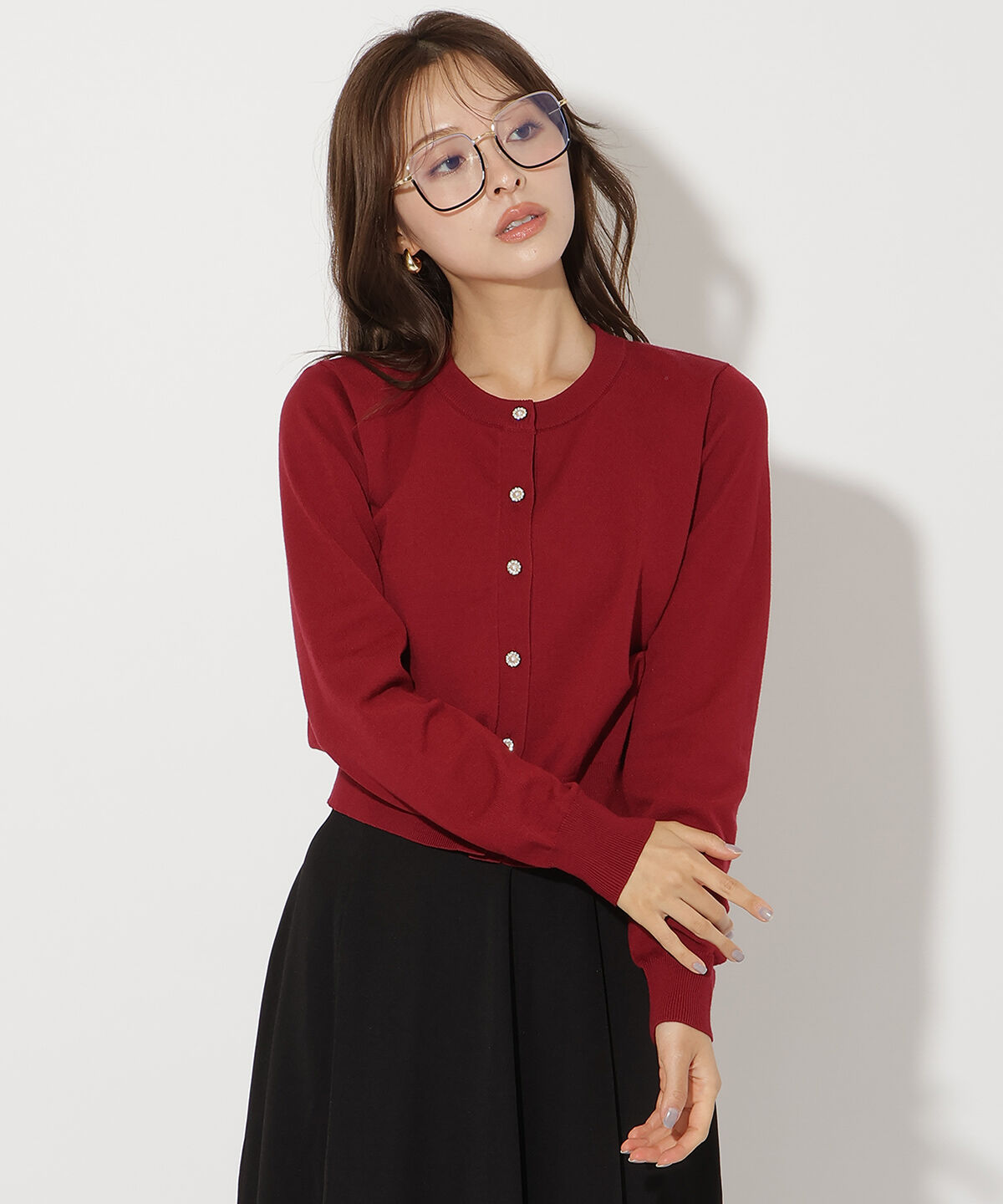 アンドクチュール「ビジューボタンクルーネックカーディガン」|カーディガン|ボルドー