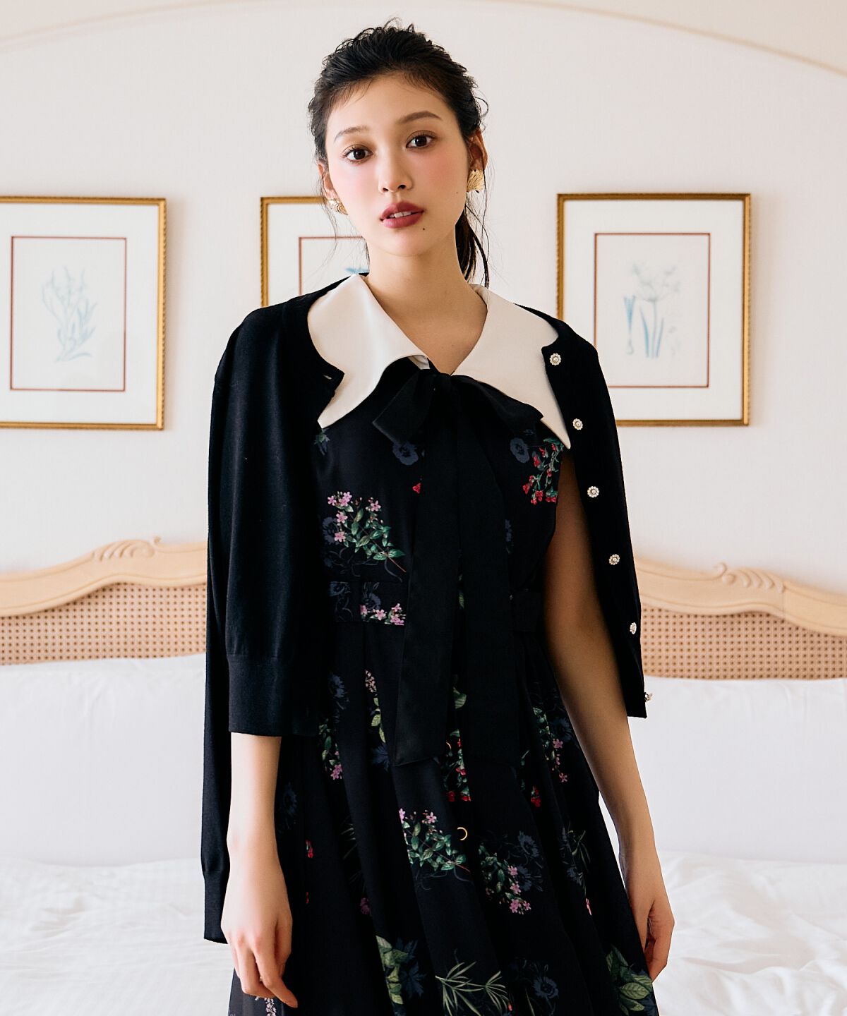 アンドクチュール「ビジューボタンクルーネックカーディガン」|カーディガン|