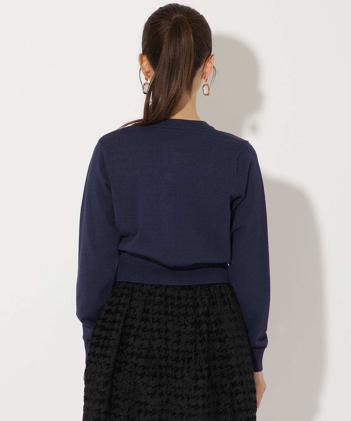 アンドクチュール「ビジューボタンクルーネックカーディガン」|カーディガン|