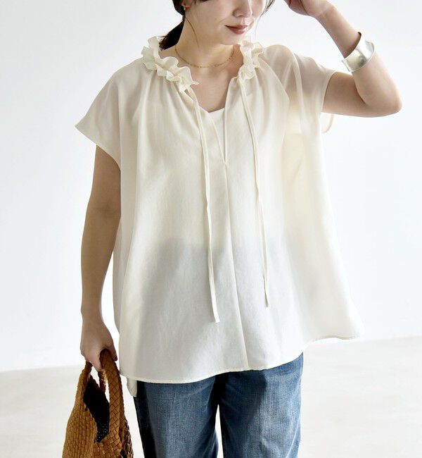 quaranciel「《追加予約》quaranciel:〈洗濯機可能〉フリルカラー リボン フレンチスリーブ ブラウス」|シャツ・ブラウス|ホワイト