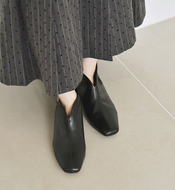 quaranciel「quaranciel: Vカット スクエアトゥ ショート ブーツ」|ショートブーツ|ブラック