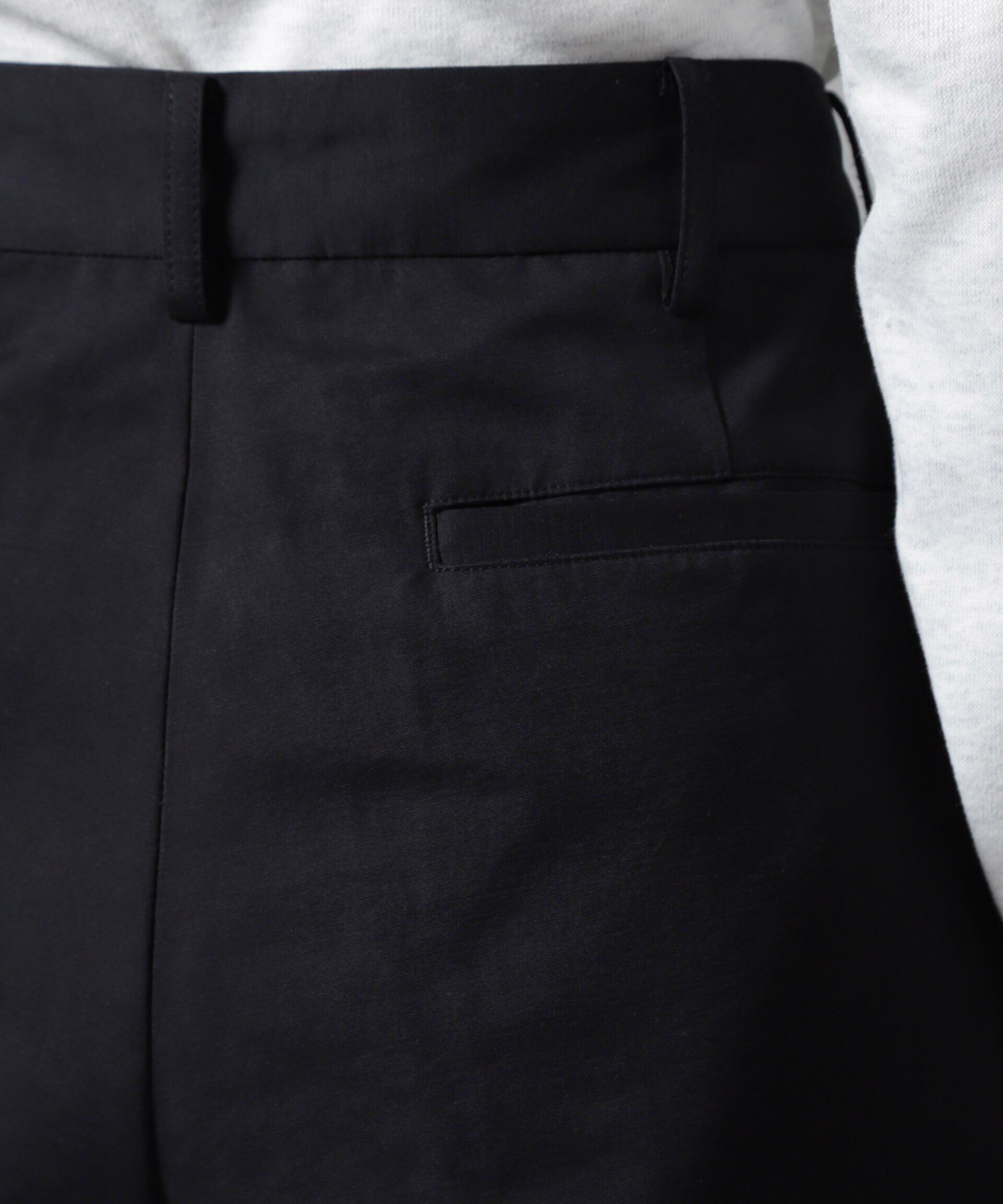 nano･universe「オイルドライク ワイドタックパンツ」|チノ|