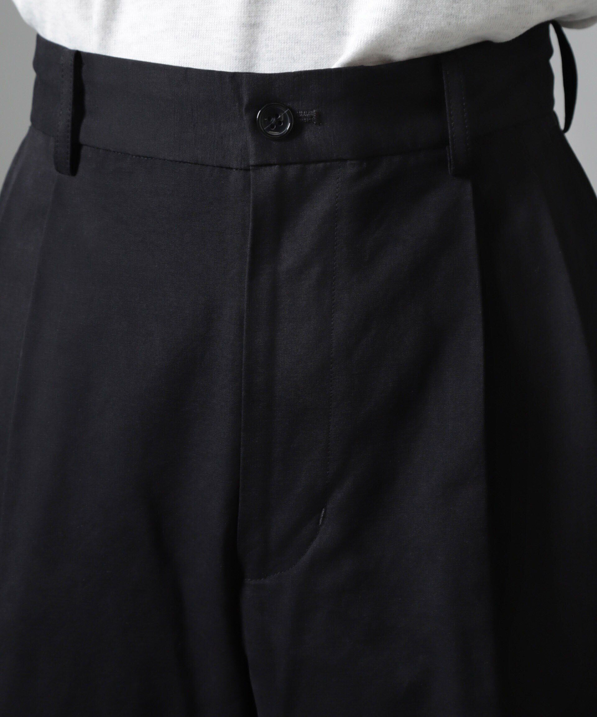 nano･universe「オイルドライク ワイドタックパンツ」|チノ|