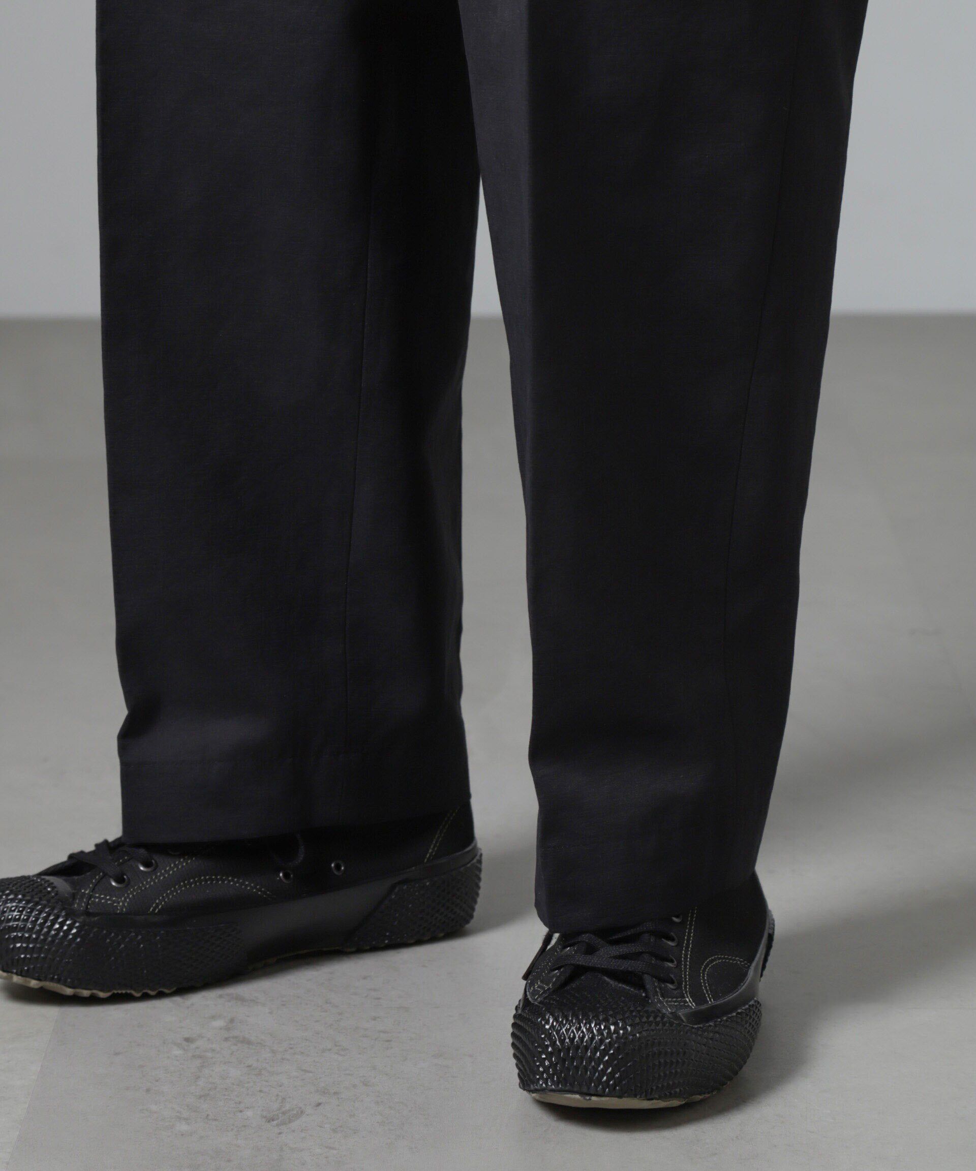 nano･universe「オイルドライク ワイドタックパンツ」|チノ|