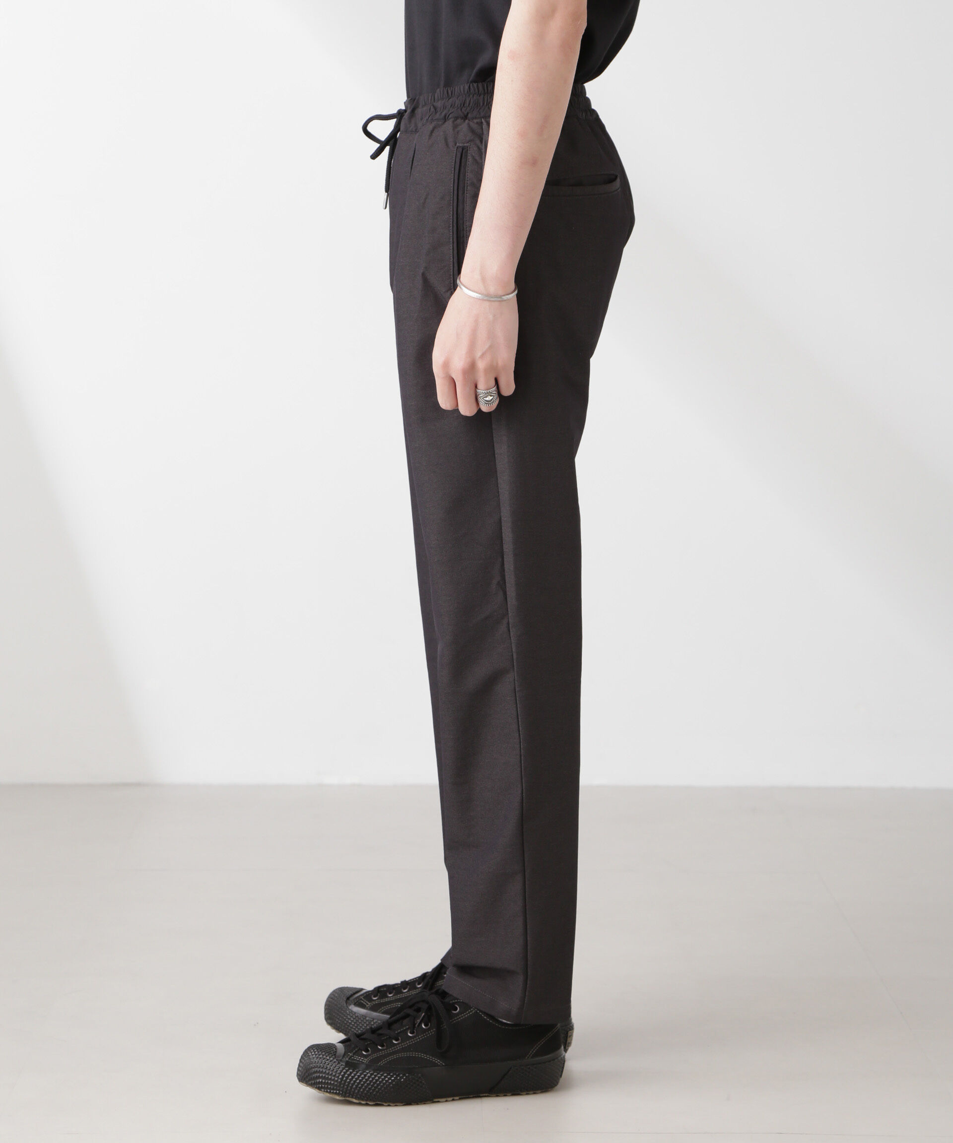 nano･universe「ハイストレッチスポーティーテーパードイージーパンツ」|チノ|