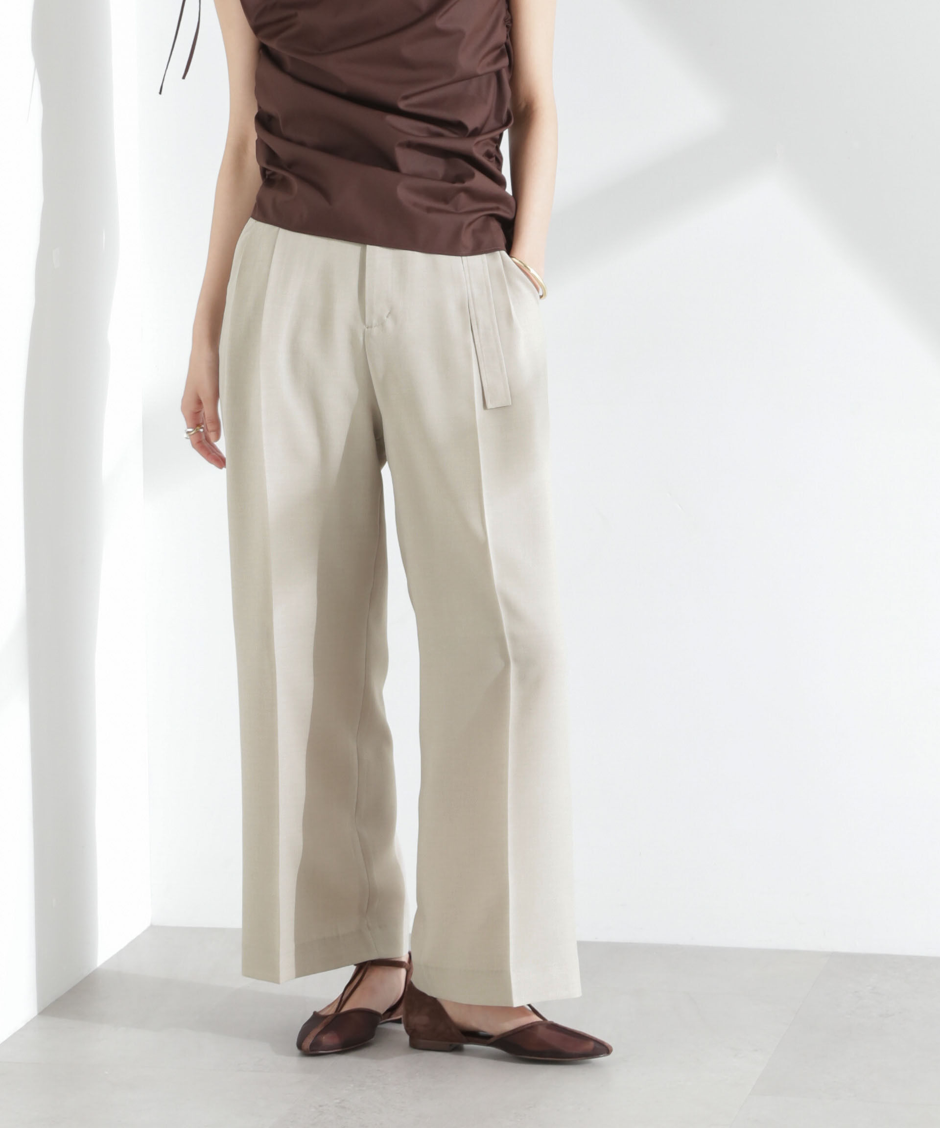 nano･universe「メランジドライ ベルト付きタックワイドパンツ(セットアップ可)」|チノ|